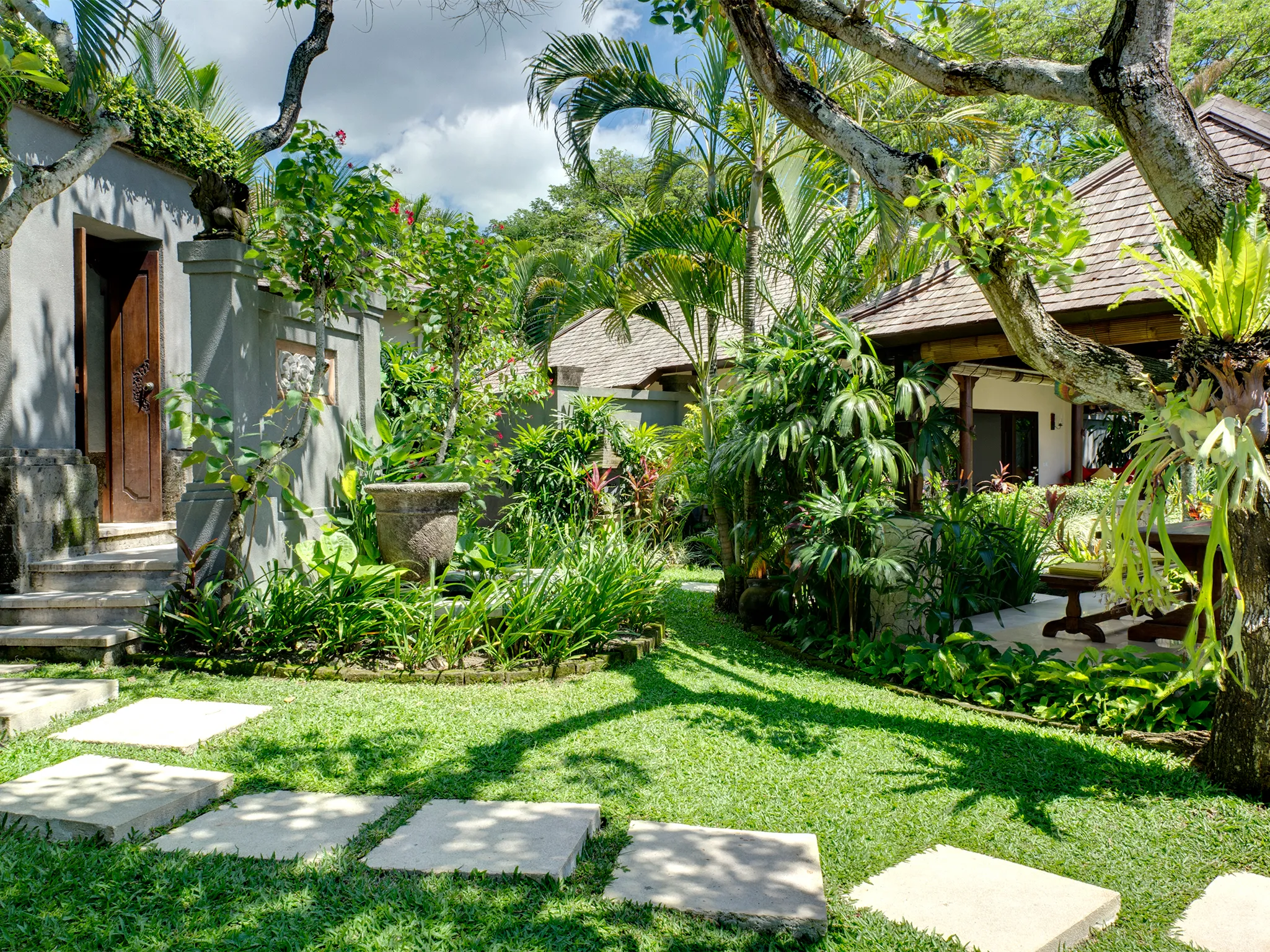Villa Kakatua - Entrance walkway