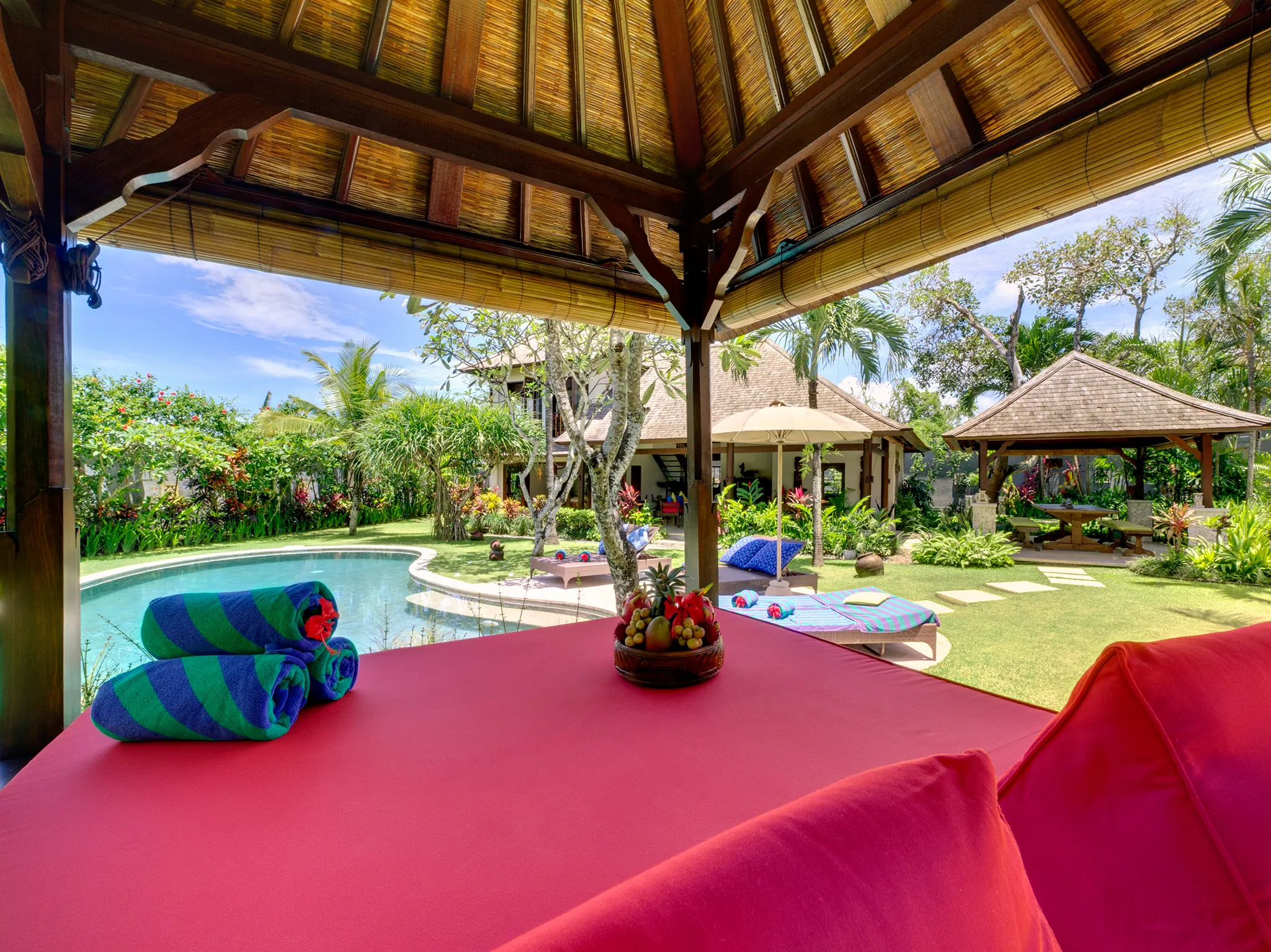 3. Villa Kakatua - Garden bale and pool
