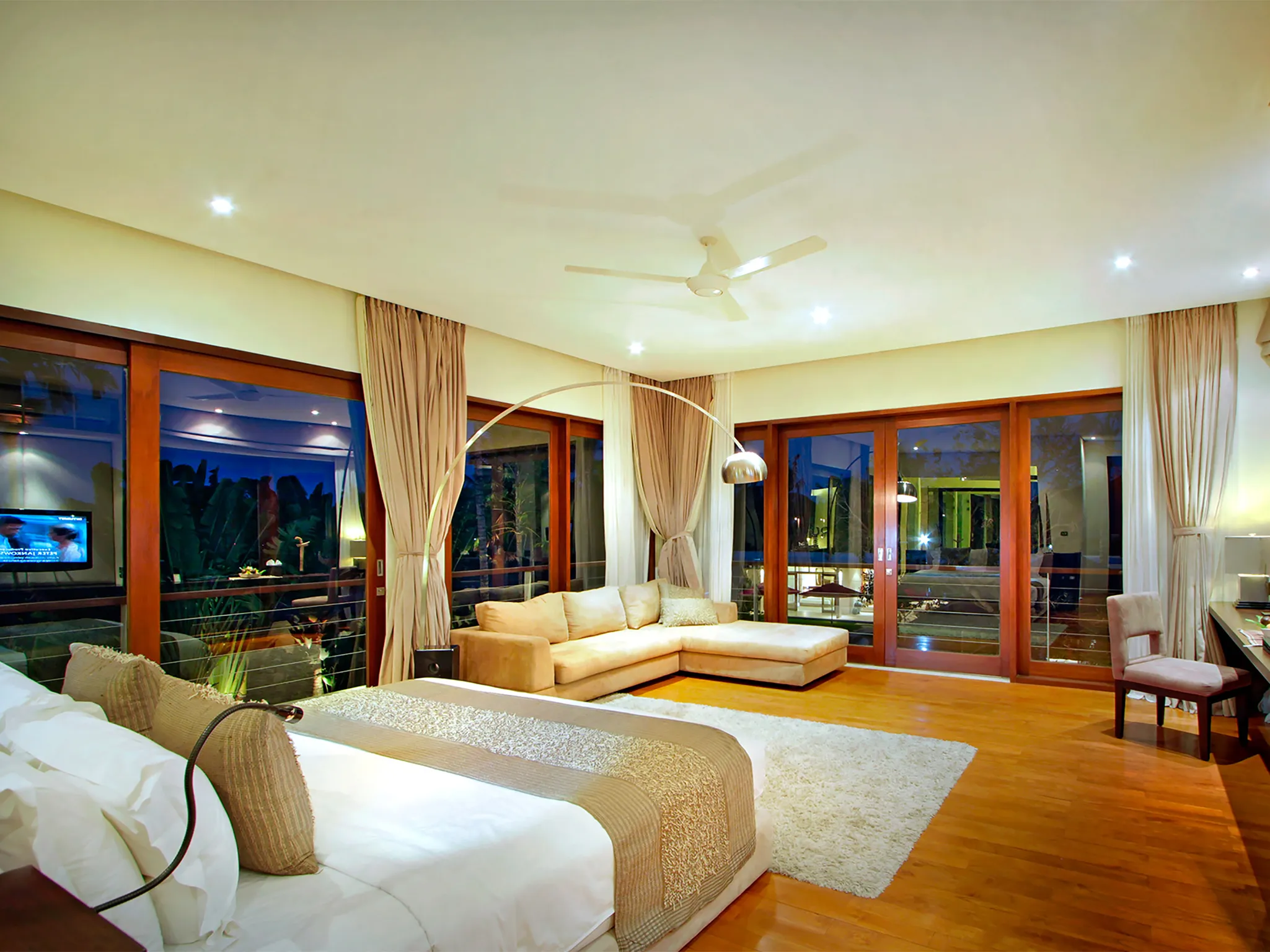 Villa Kalyani - Master bedroom at night