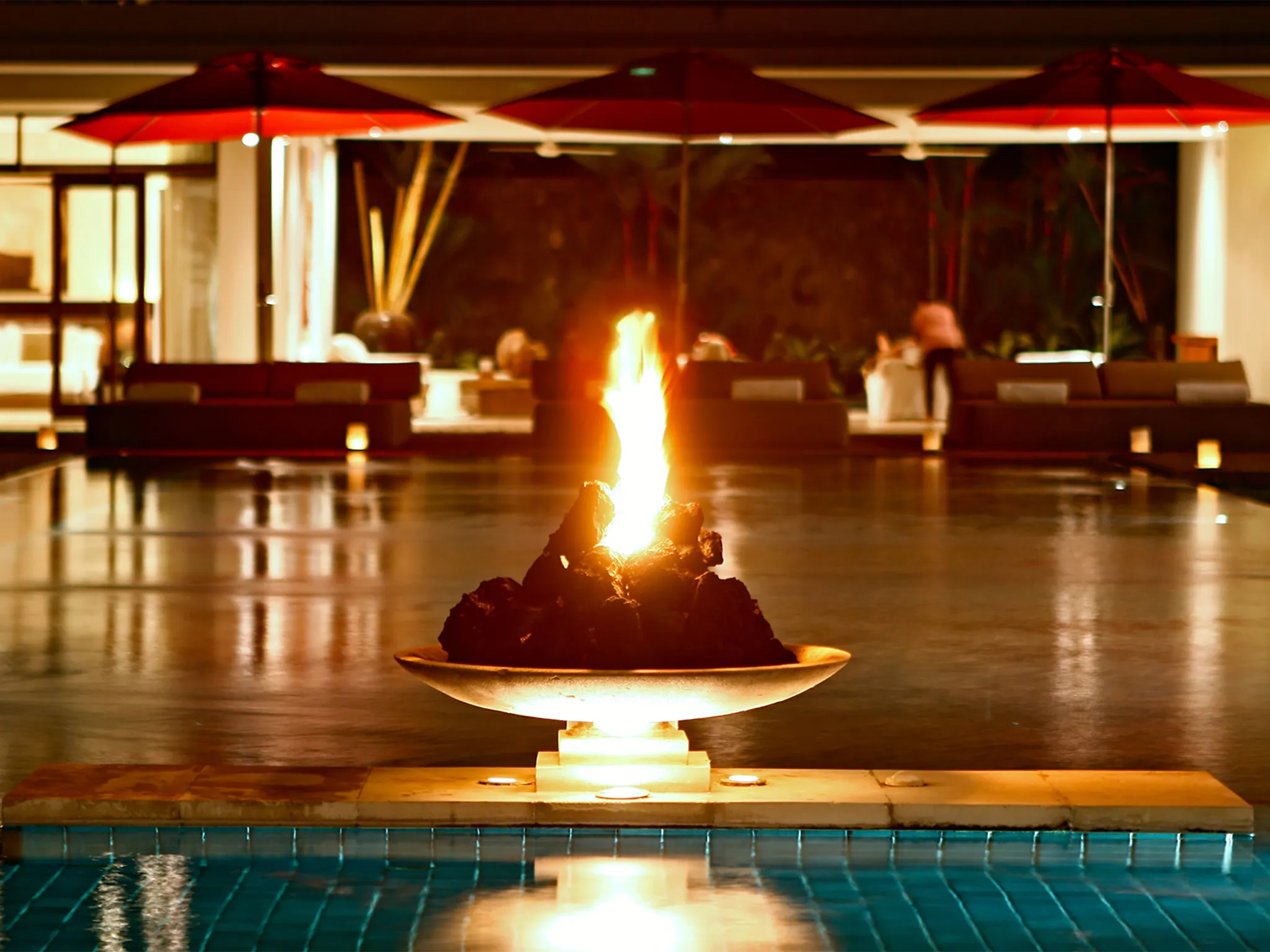 Villa Kalyani - Pool flame at night