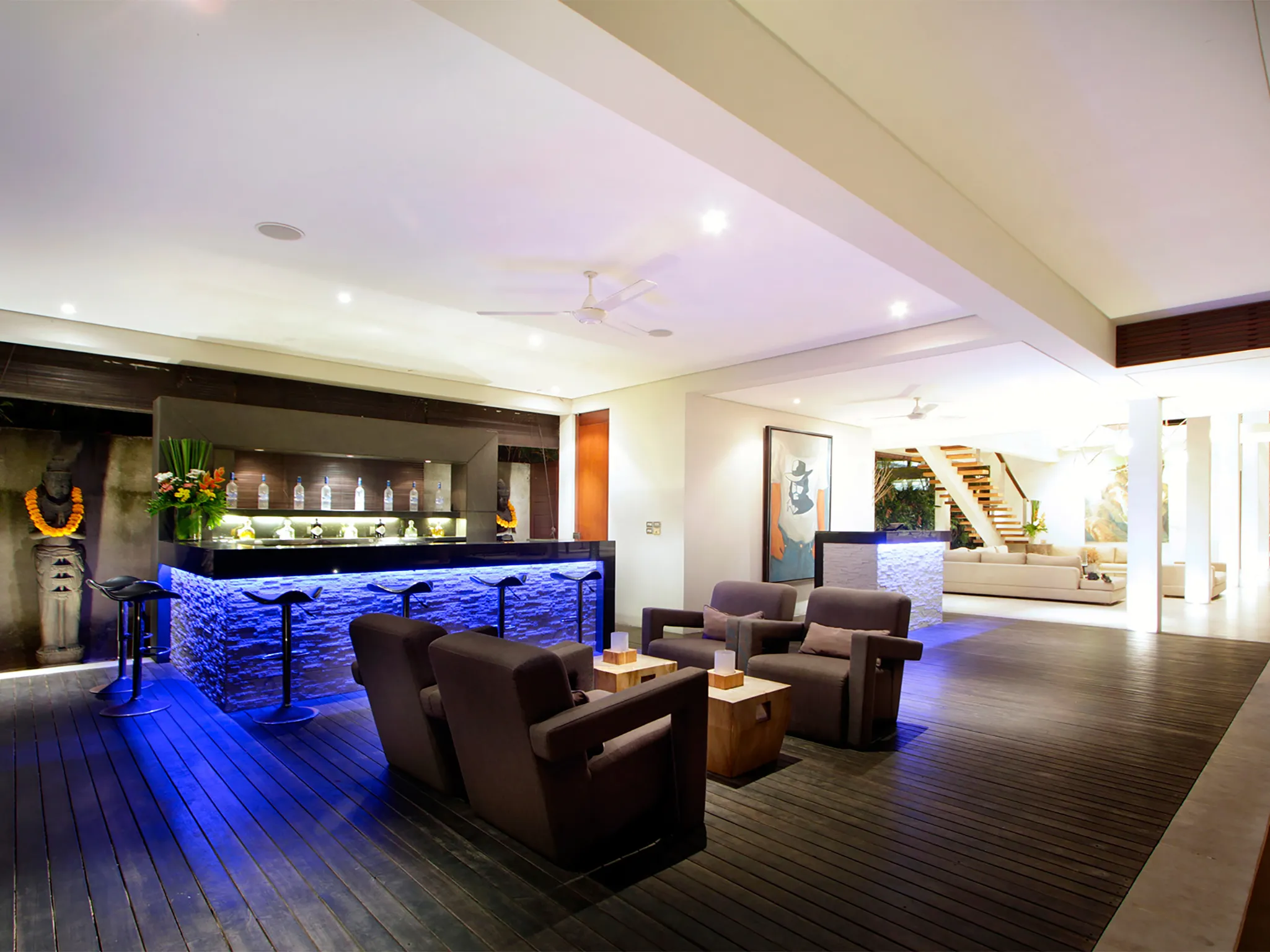Villa Kalyani - The bar at night