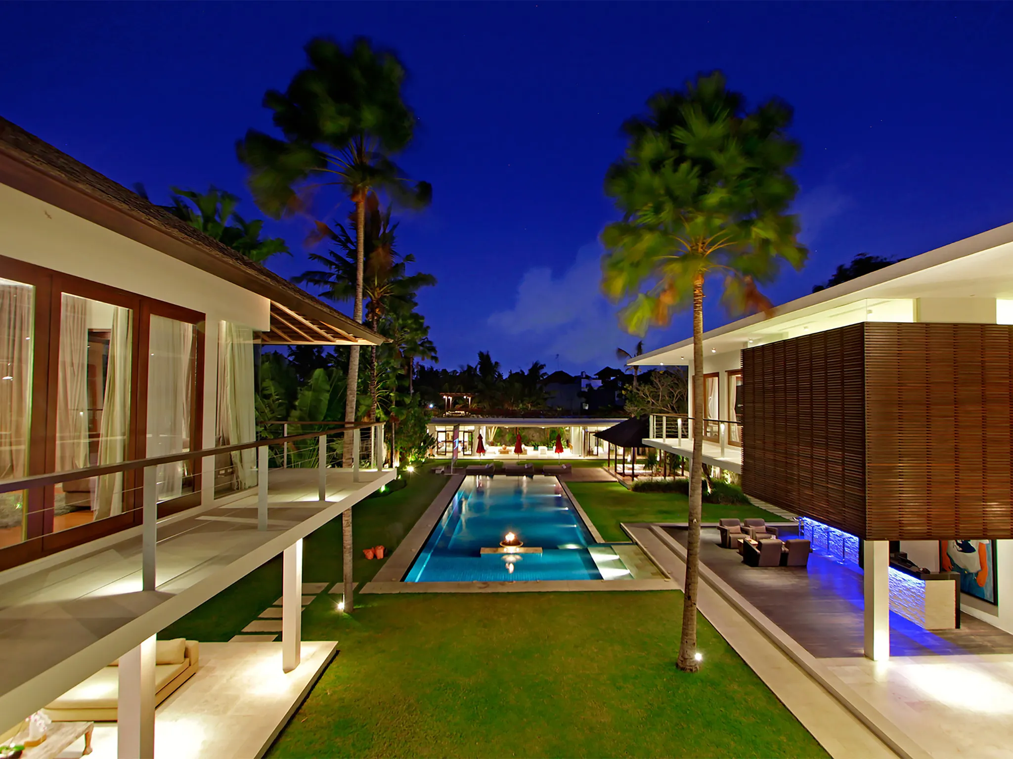 Villa Kalyani - The villa lawns and pool at night