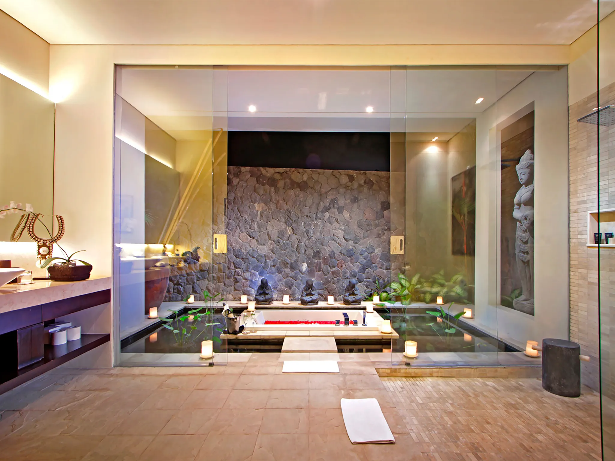 Villa Kalyani - Third bedroom ensuite at night
