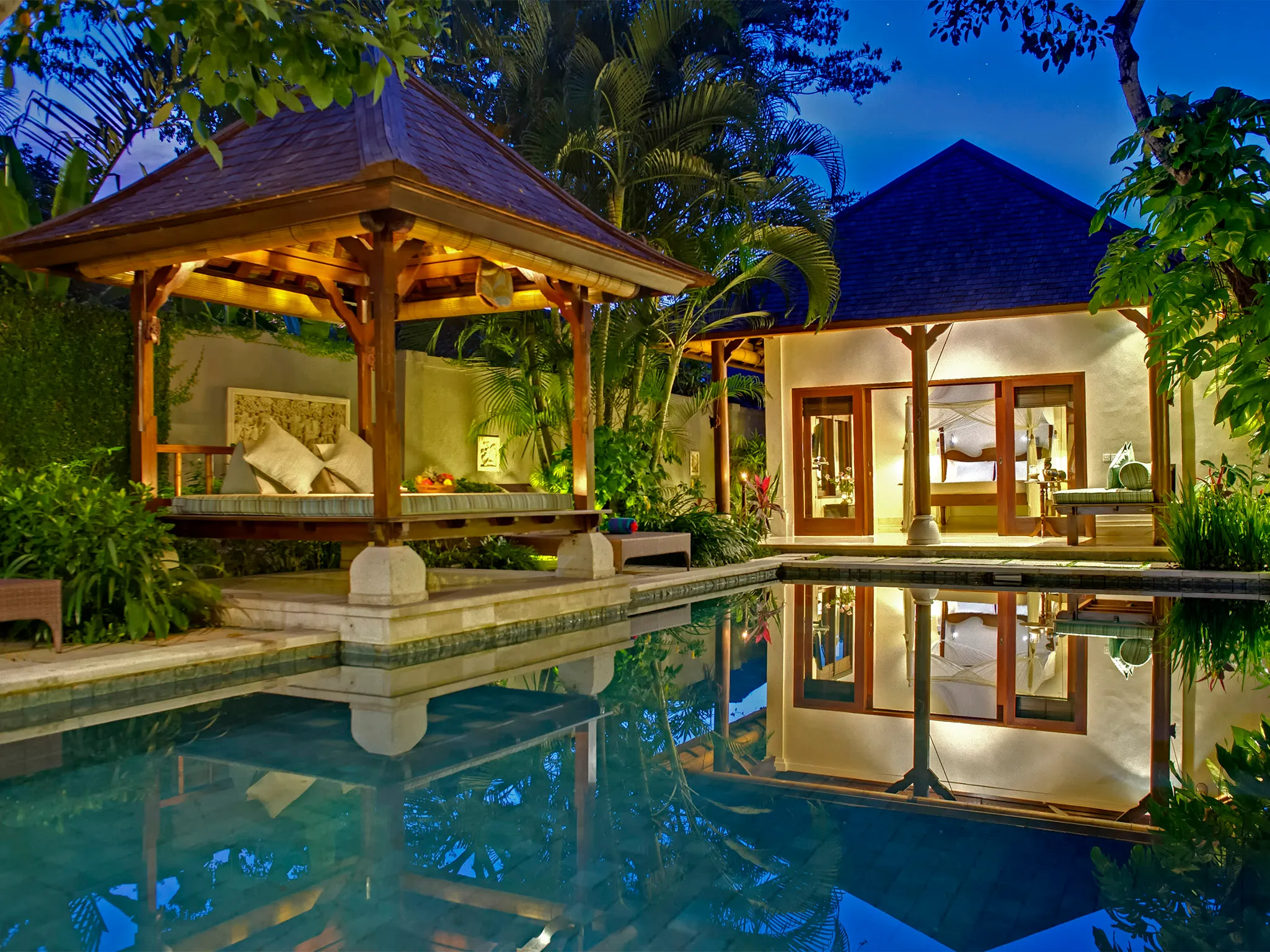 Villa Kedidi - View of master suite, pool and balé