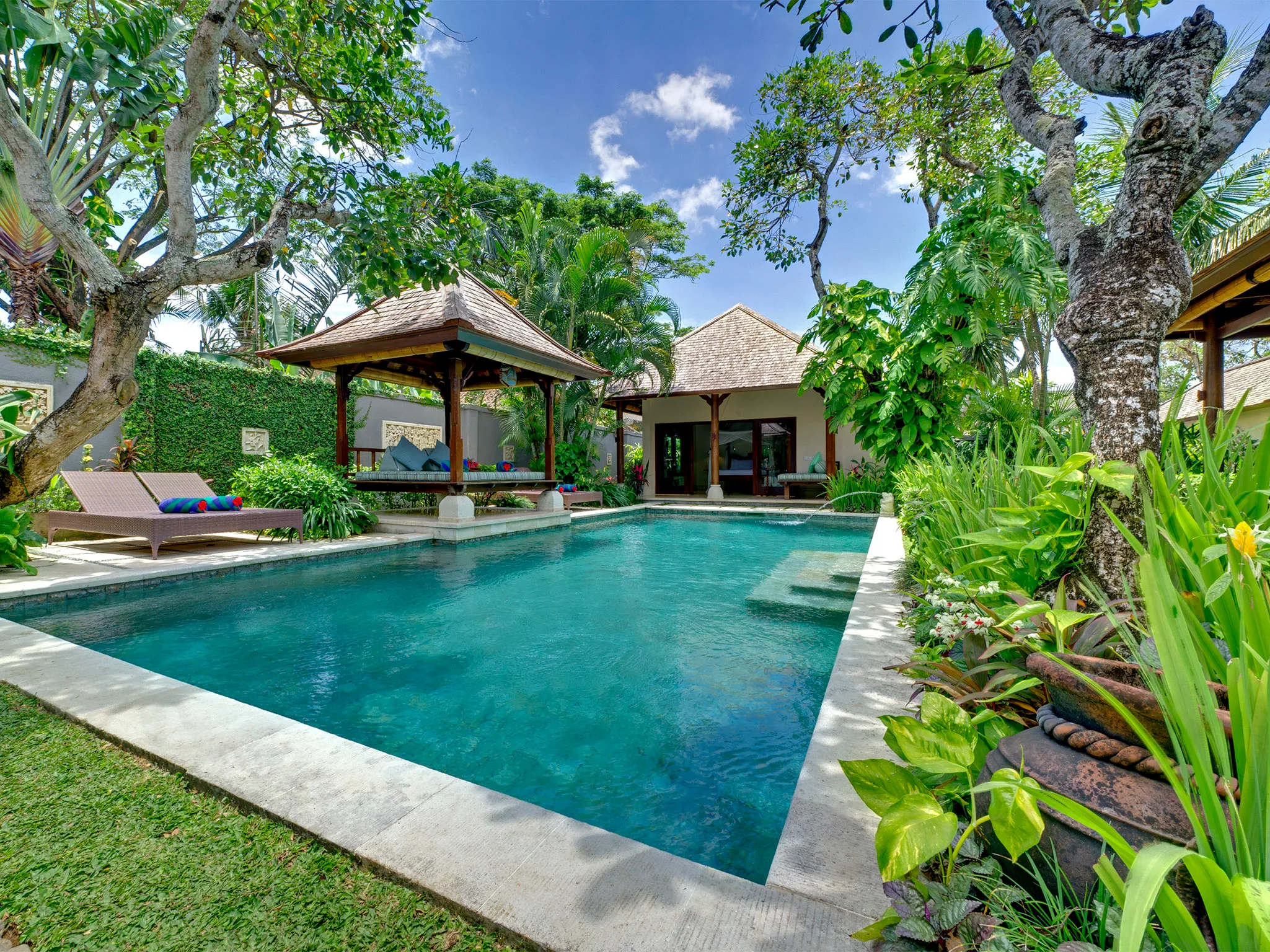 Villa Kedidi - Pool and garden view