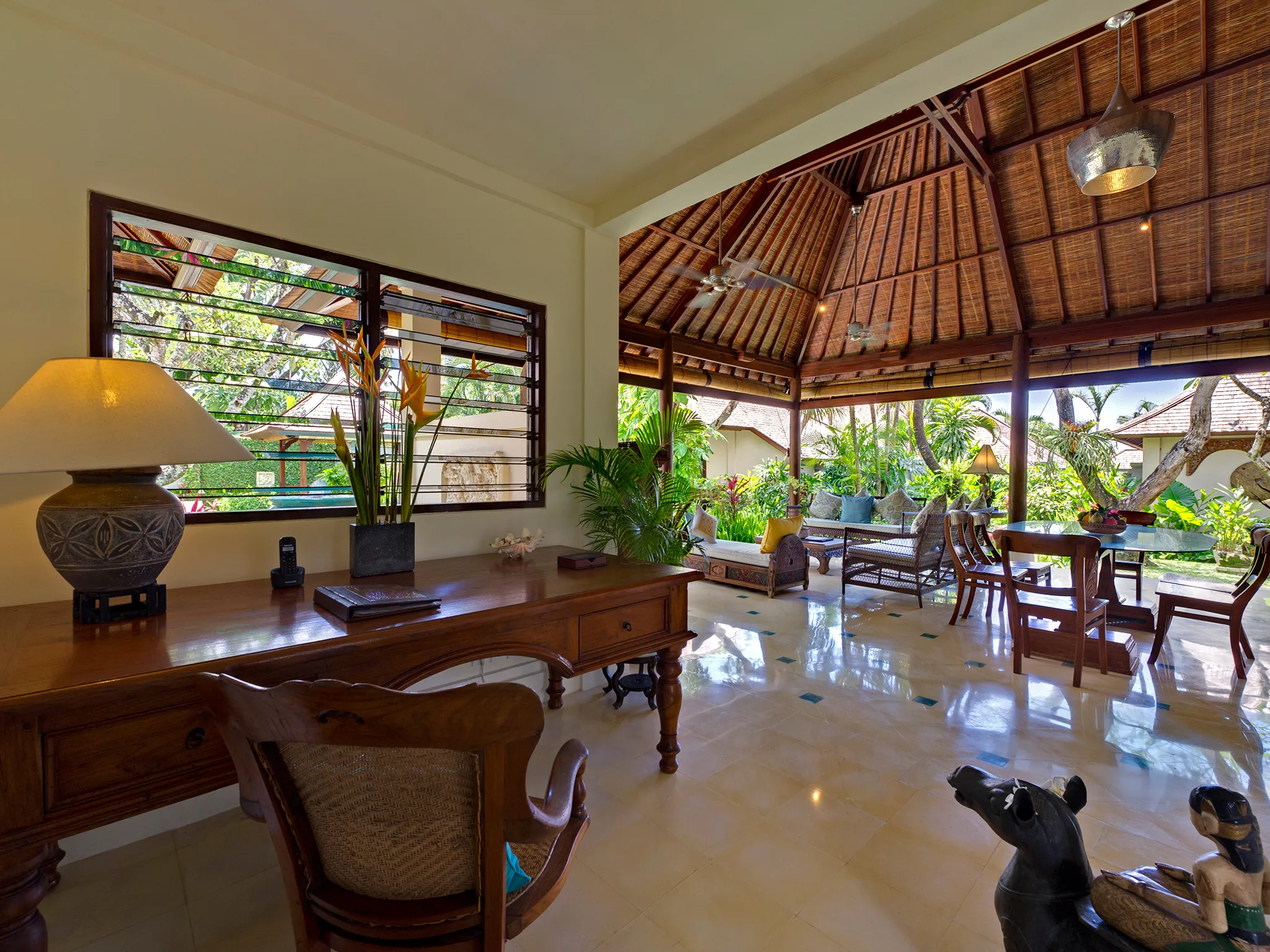 5. Villa Kedidi - Writing desk
