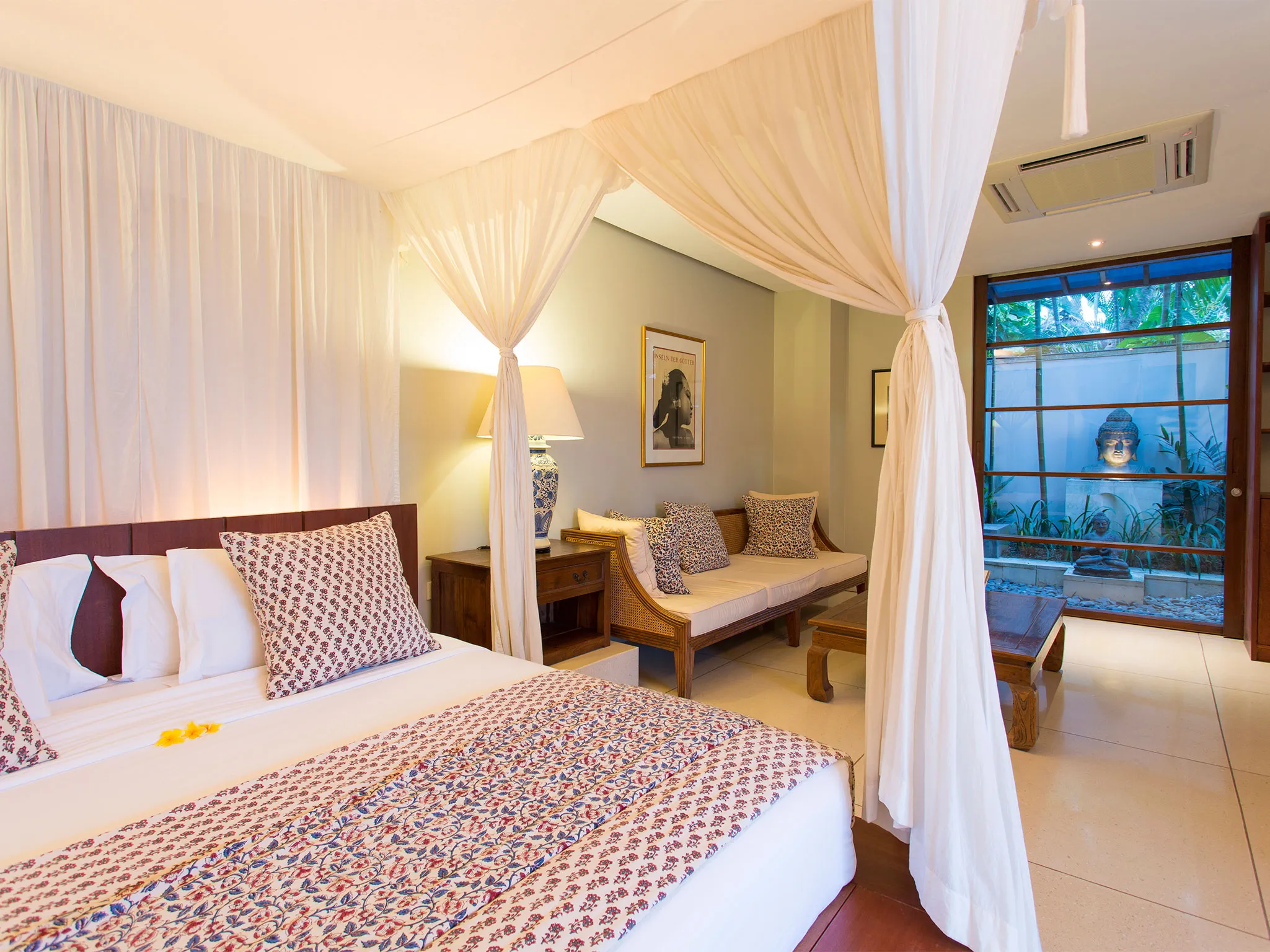 Villa Lilibel - Guest bedroom one with sitting area
