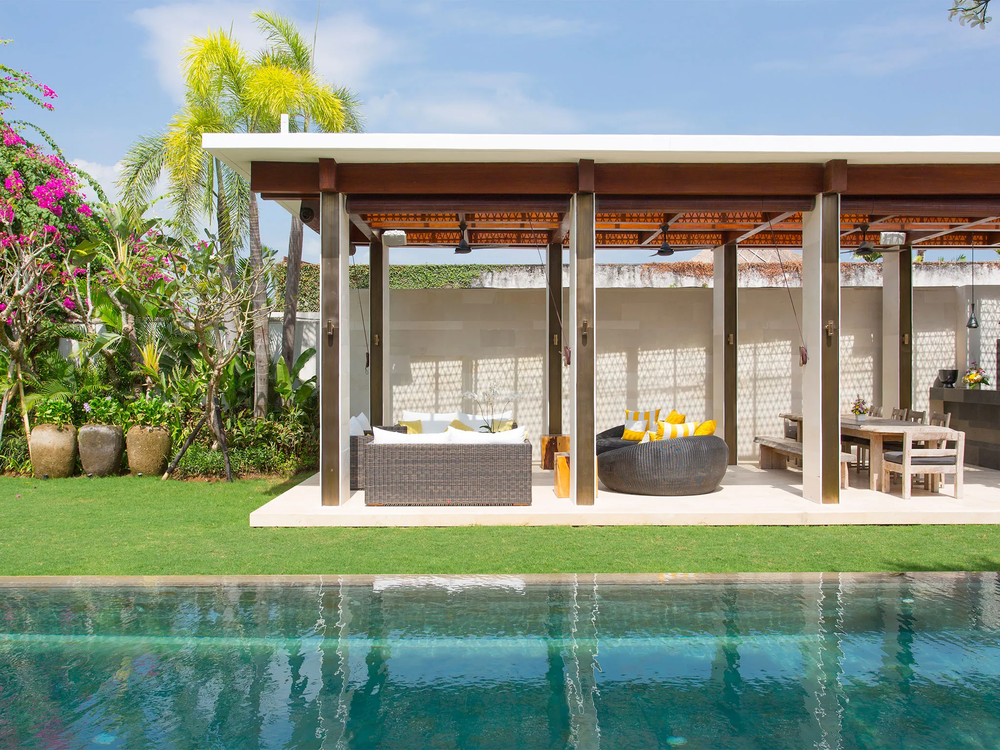 Vila Lilibel - Pool and outdoor living area