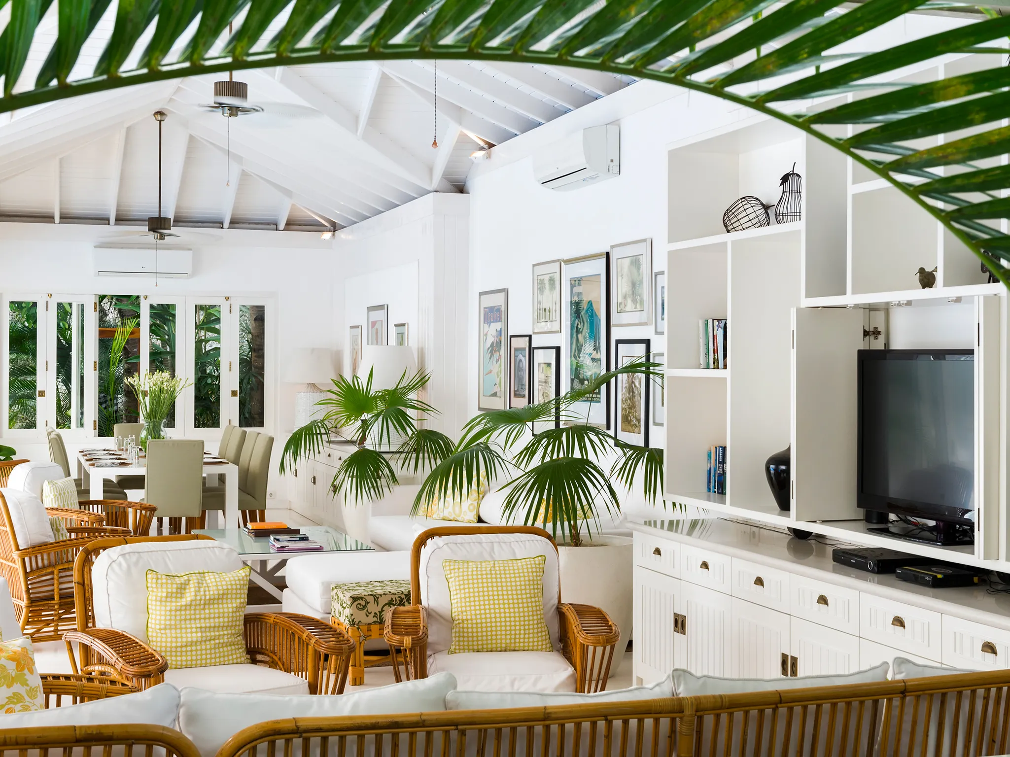 22. Villa Lulito - Living and dining spaces
