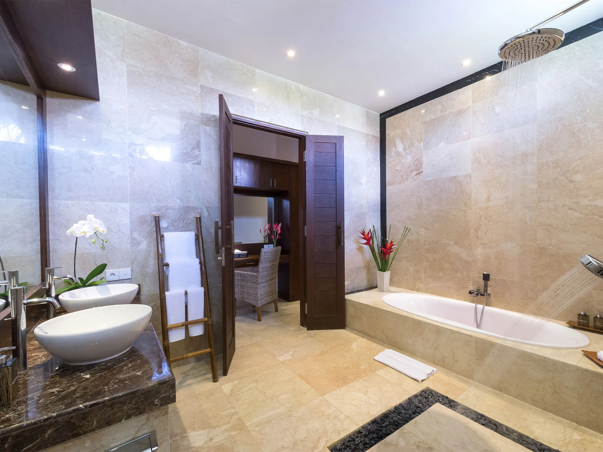 Villa Luwih - Downstairs bathroom