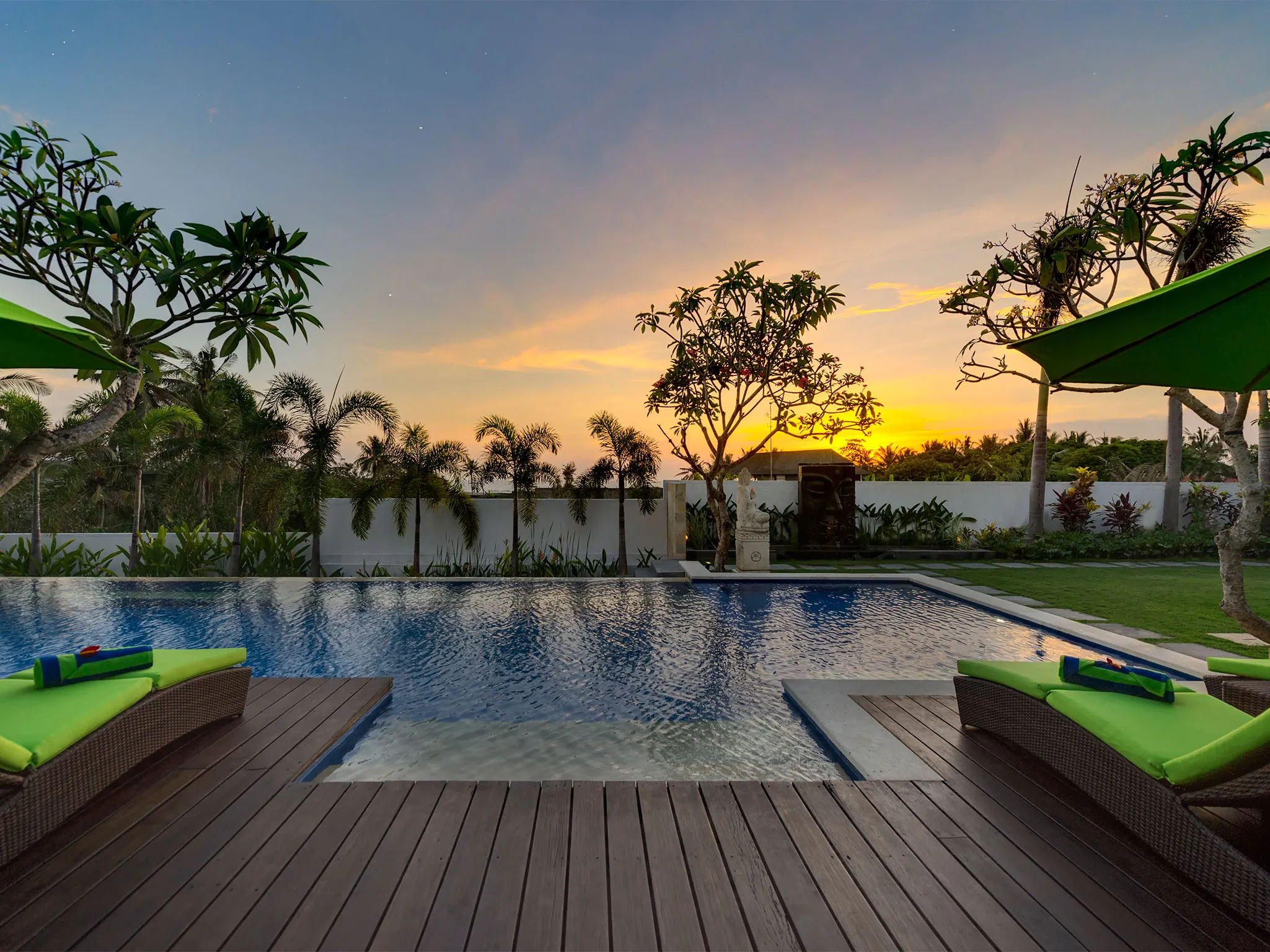 Villa Luwih - Sunset over the pool