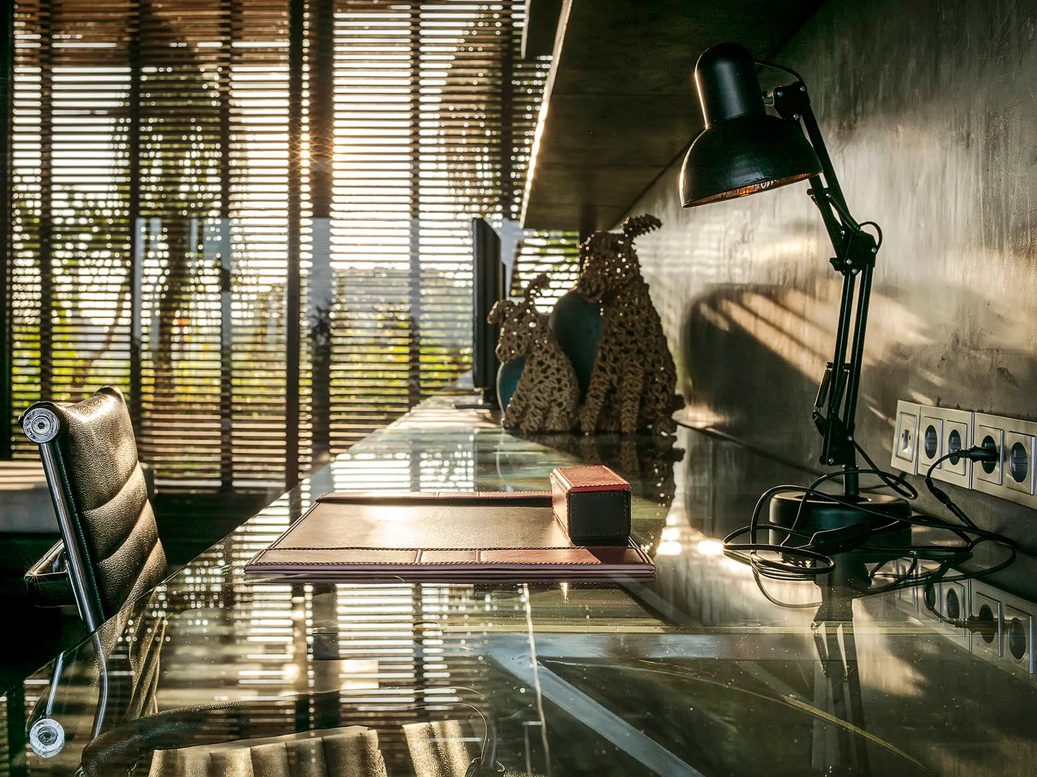 Villa Mana - Sundrenched study space