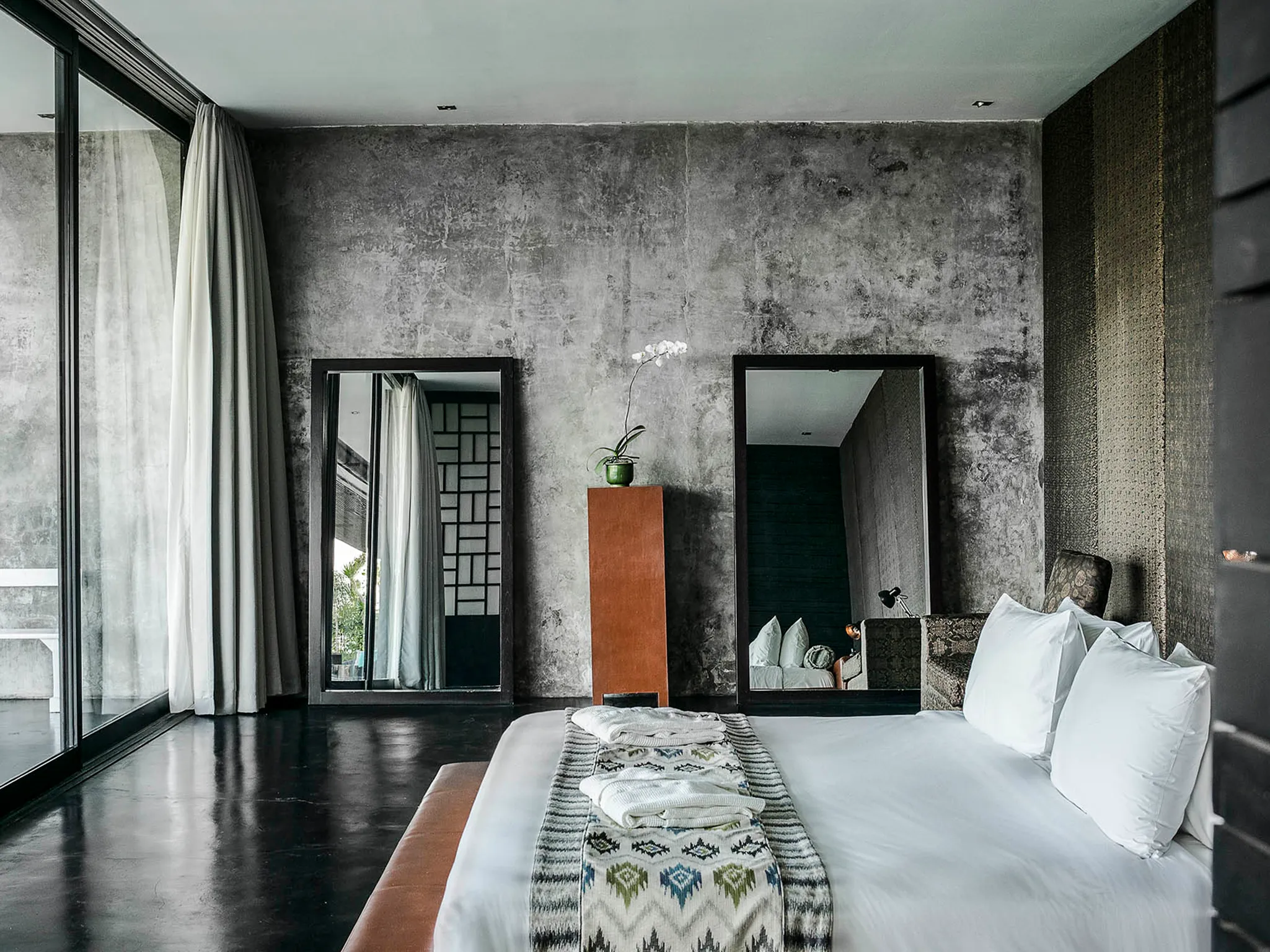 Villa Mana - Upstairs master bedroom decor