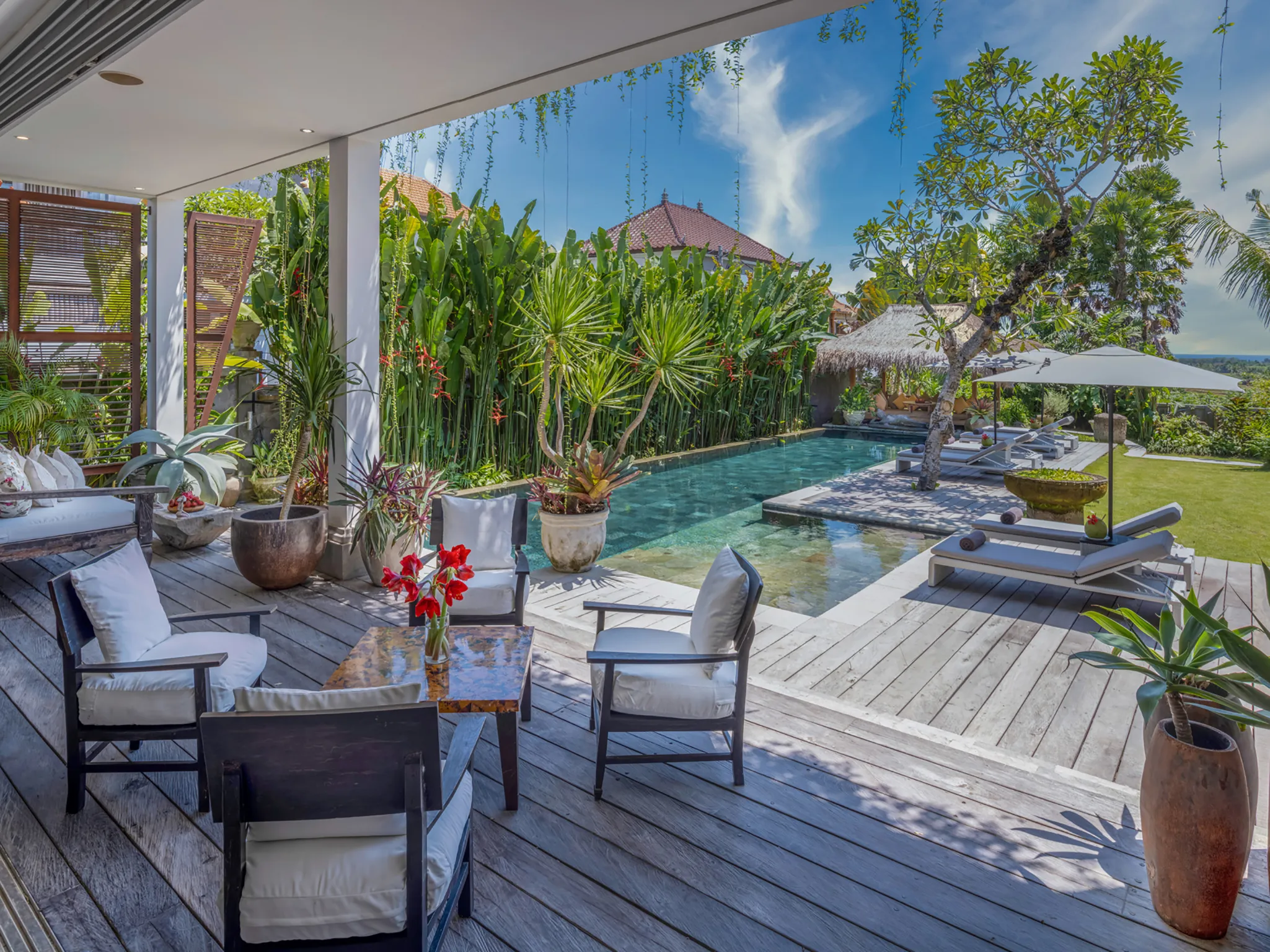 Villa Mandalay Dua - Relax and enjoy the poolside