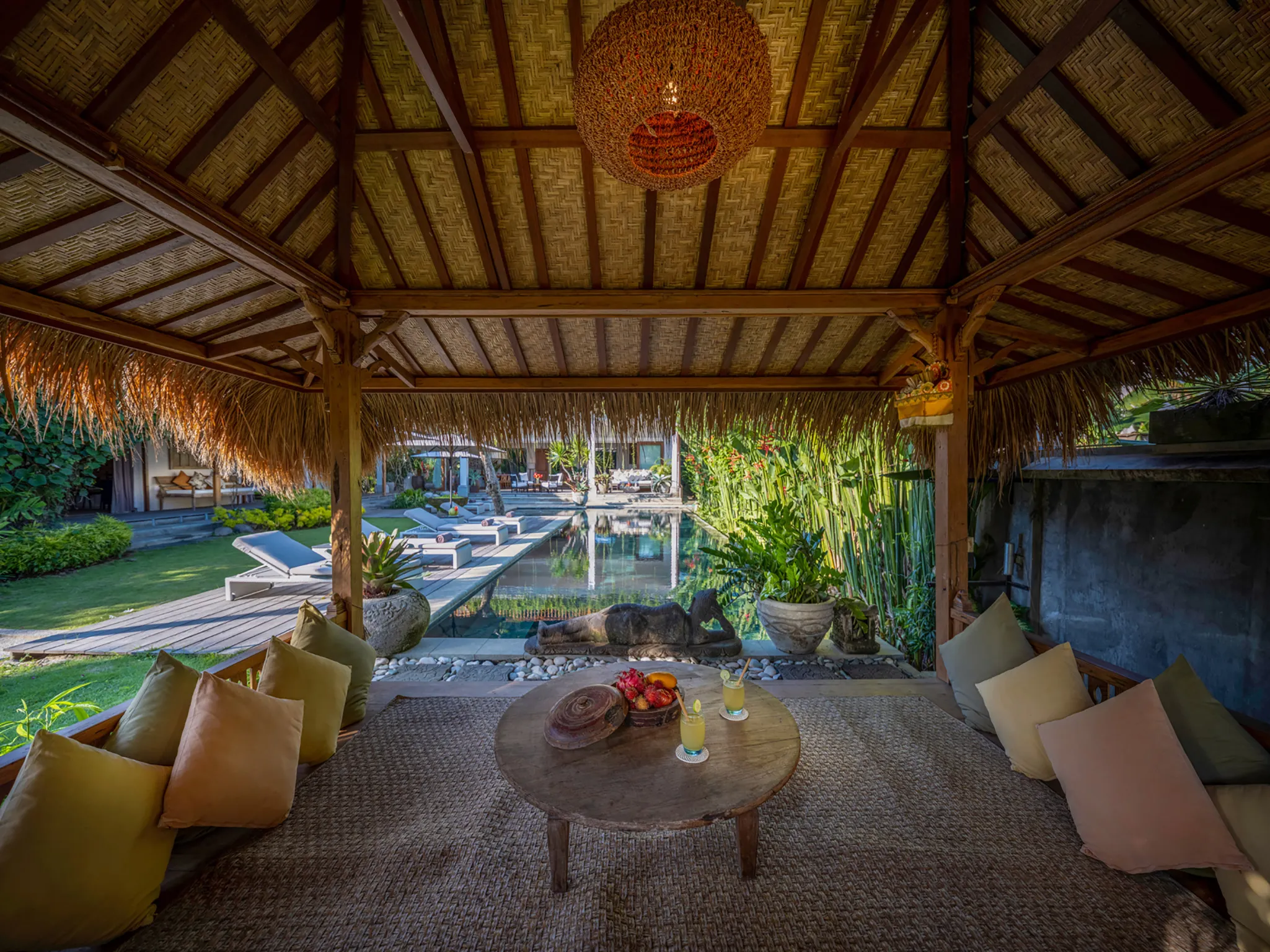 Villa Mandalay Dua - Bale interior