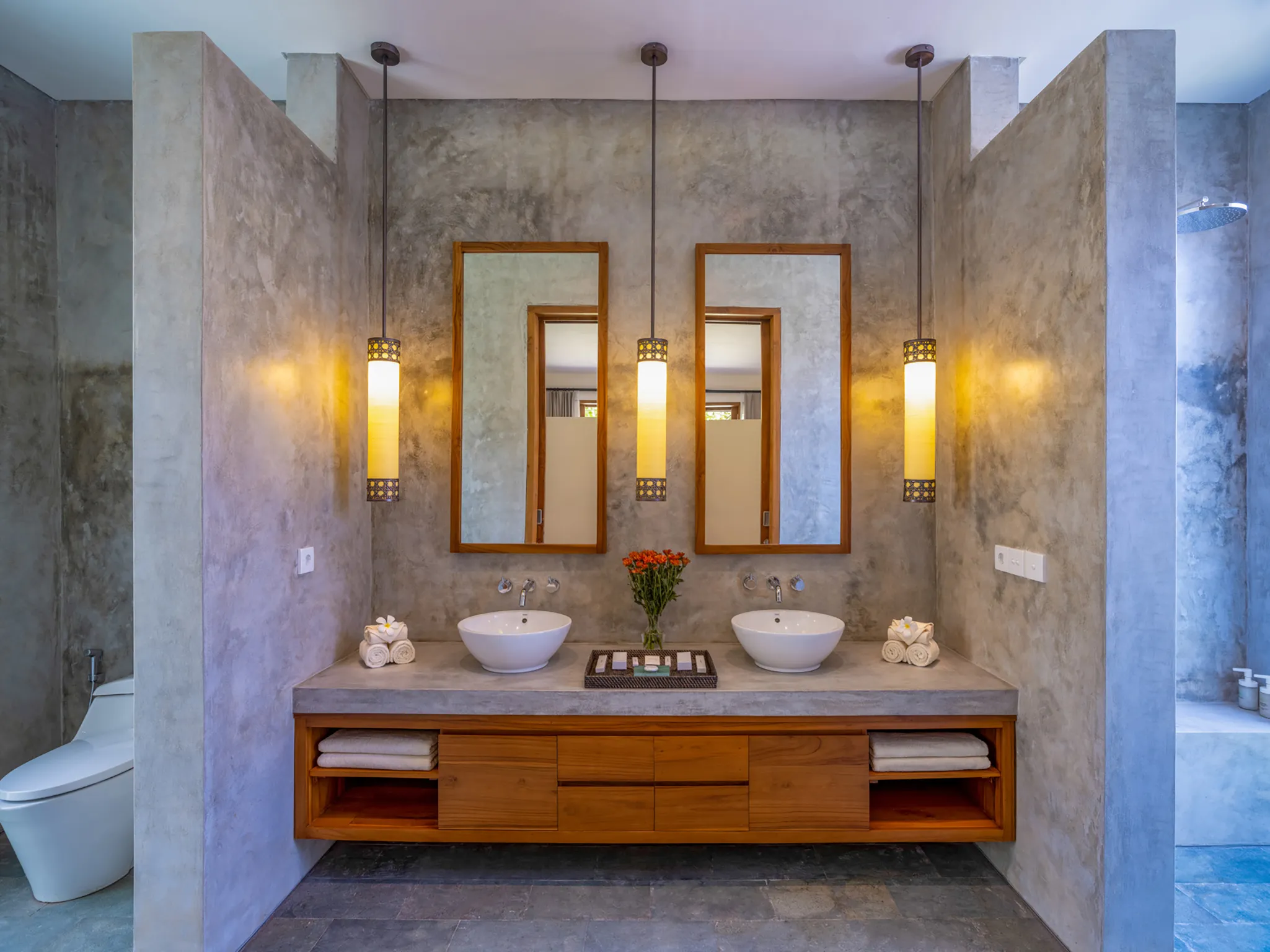 Villa Mandalay Dua - Bathroom vanities and sink
