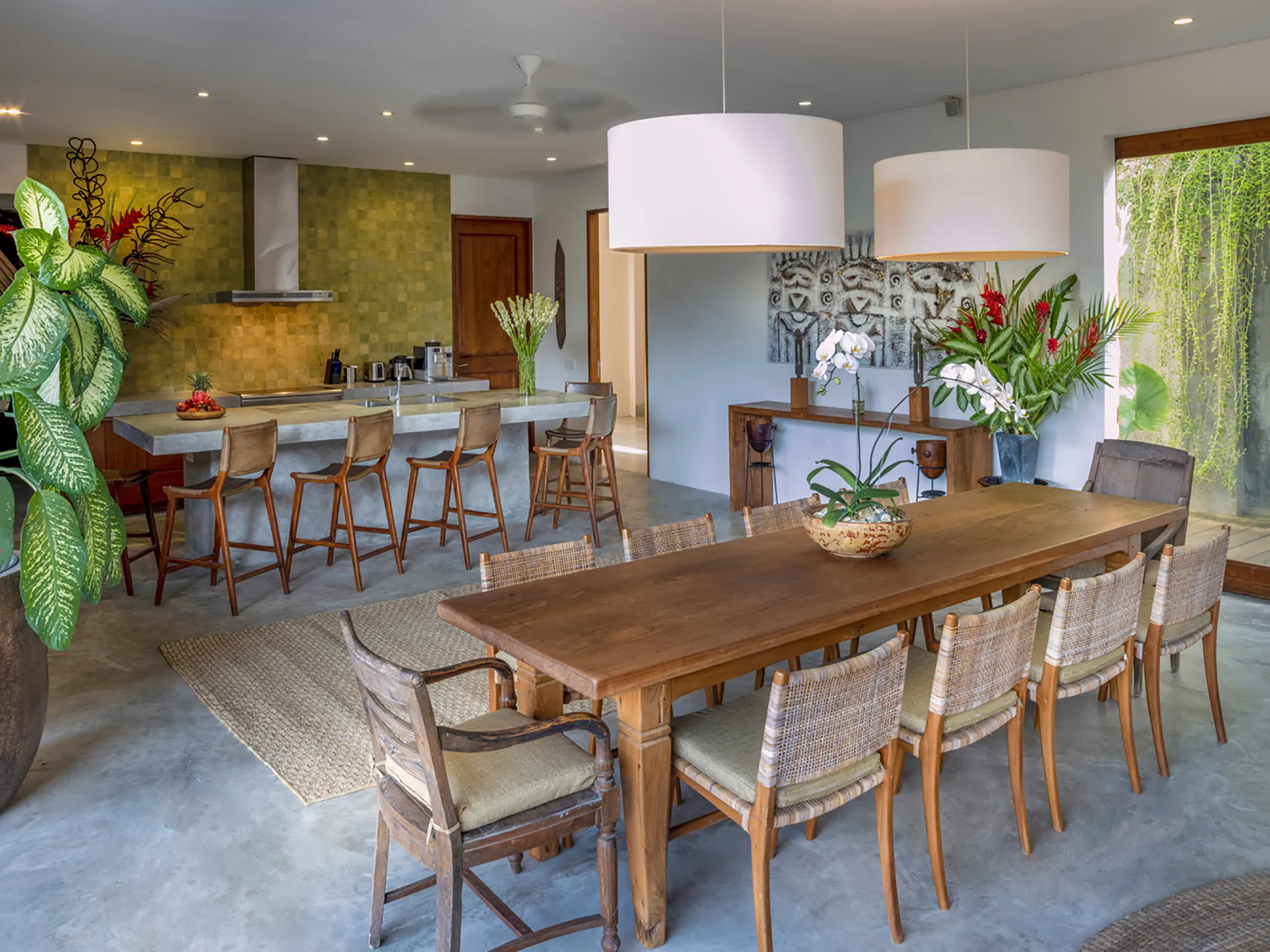 Villa Mandalay Dua - Dining and kitchen area