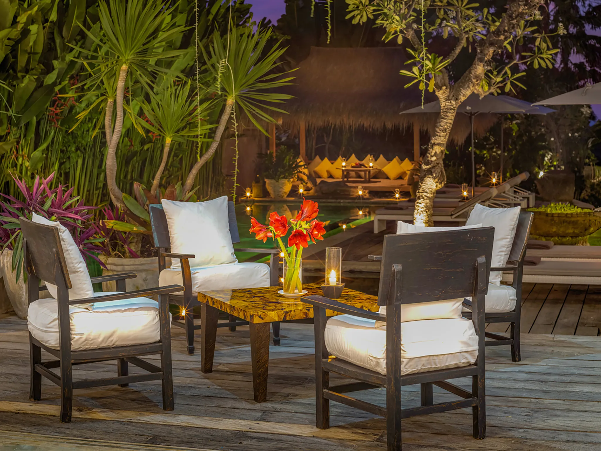 Villa Mandalay Dua - Outdoor sitting at night