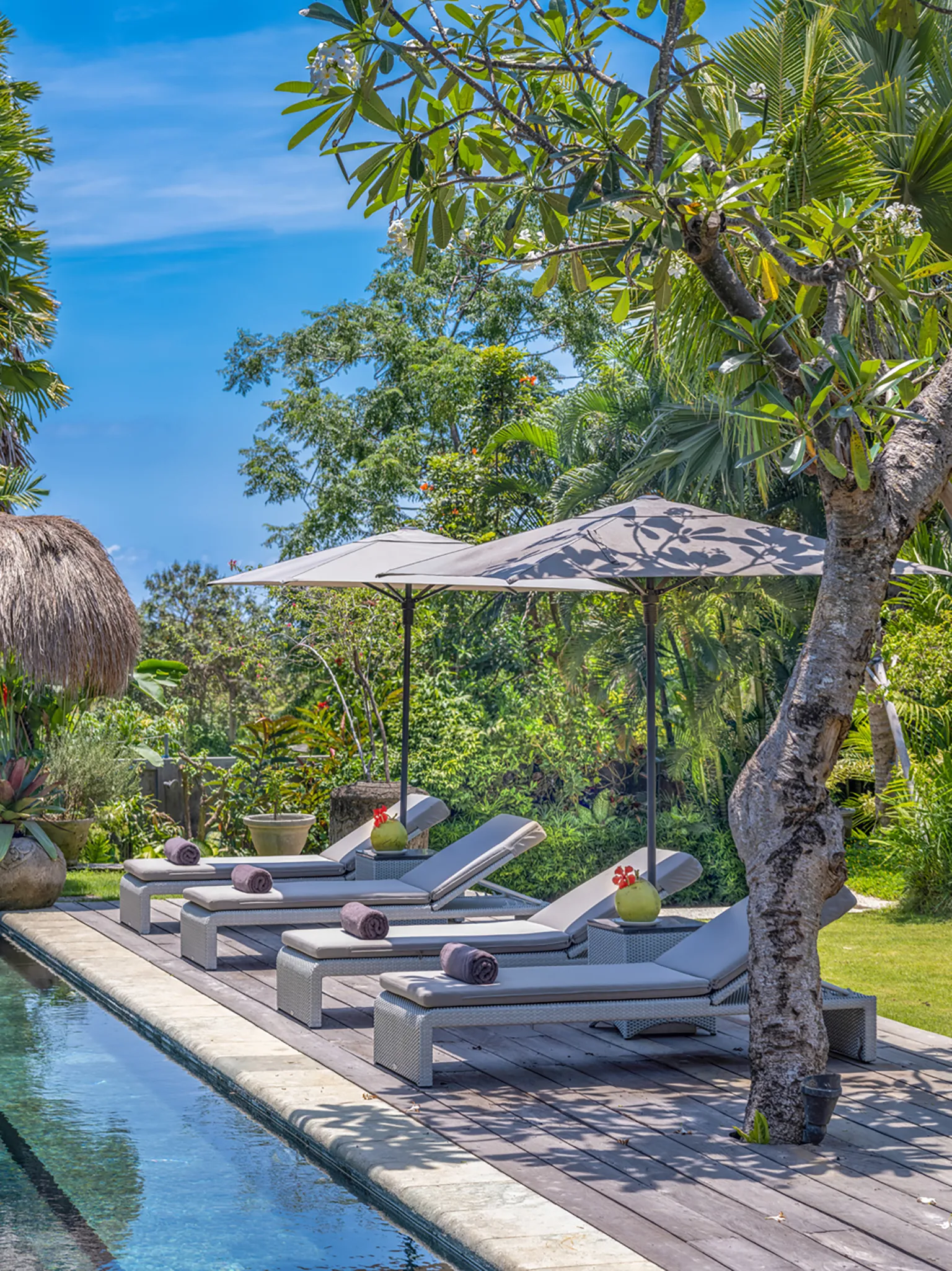 Villa Mandalay Dua - Sun loungers