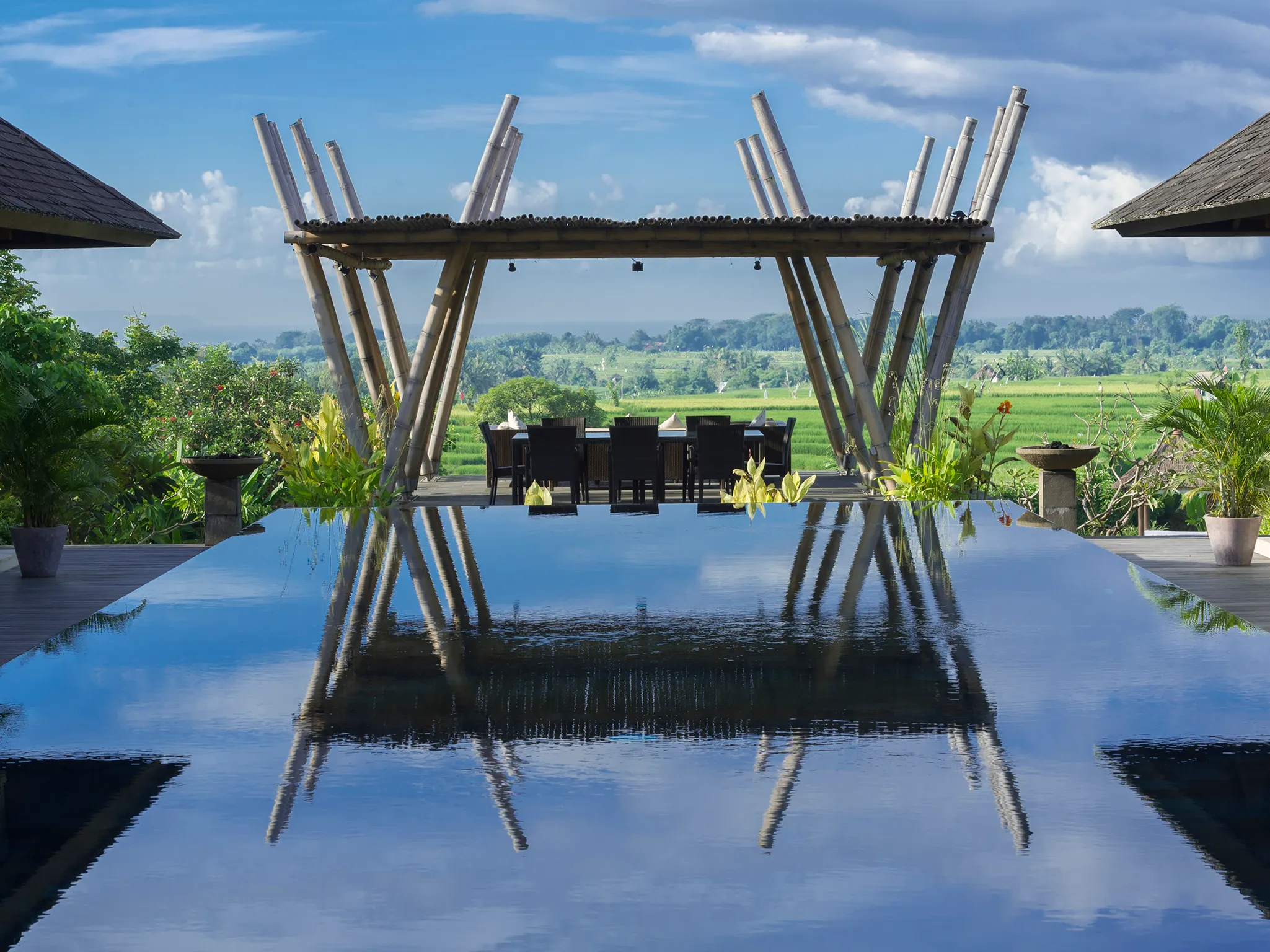 Villa Mandalay - Pool bale with view to the sea