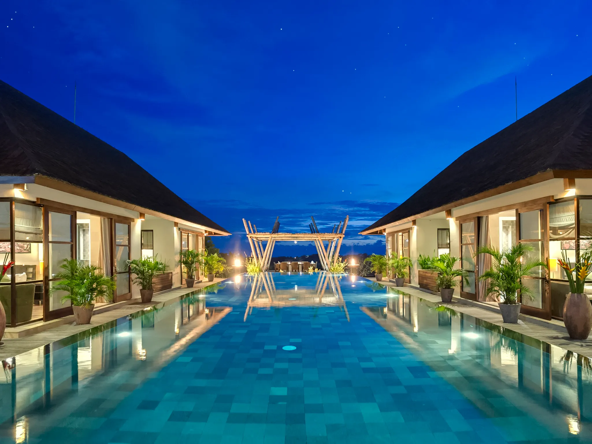 Villa Mandalay - The villa at night