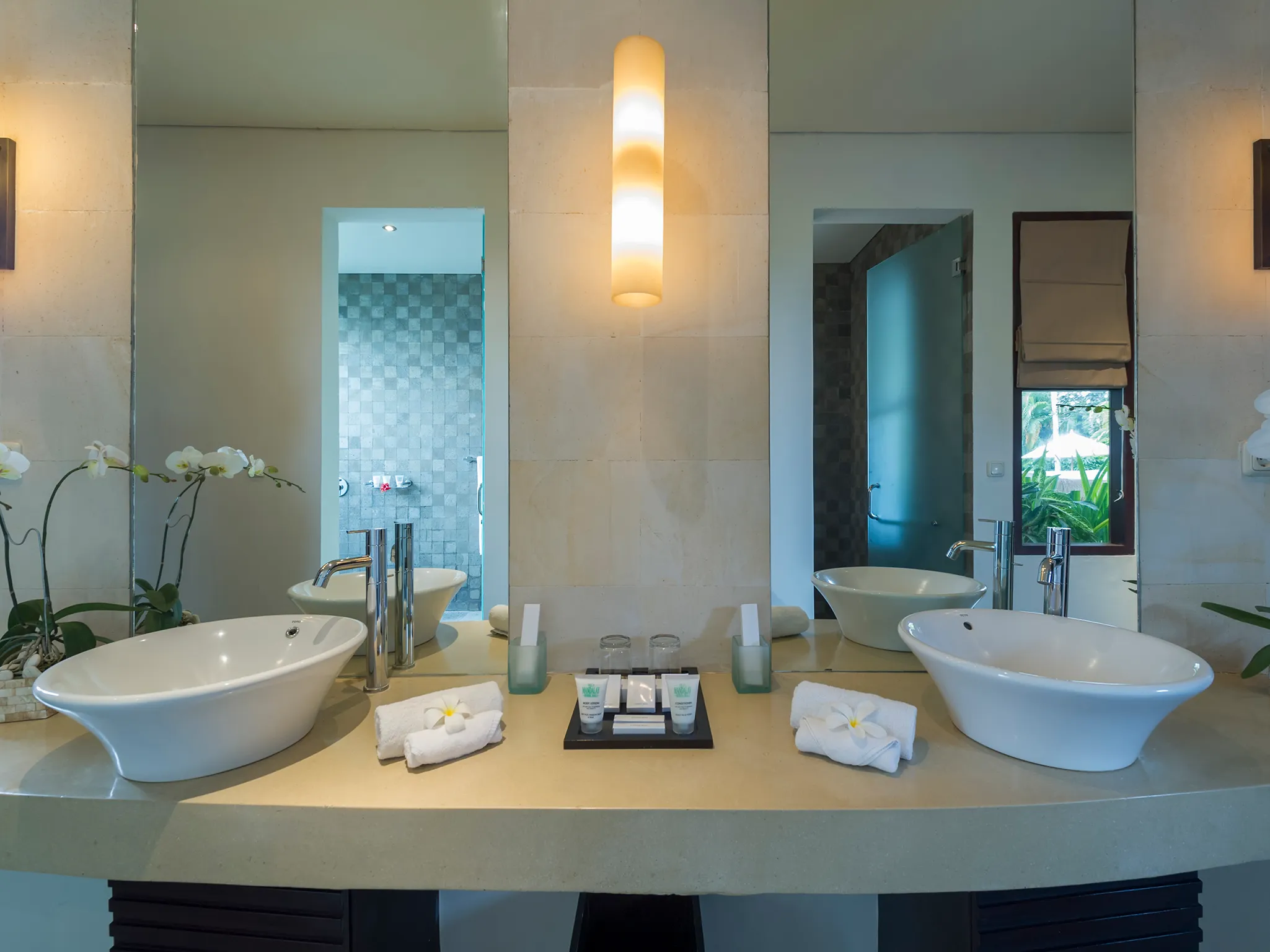 Villa Mandalay - Left side sleeping pavilion, second guest bathroom