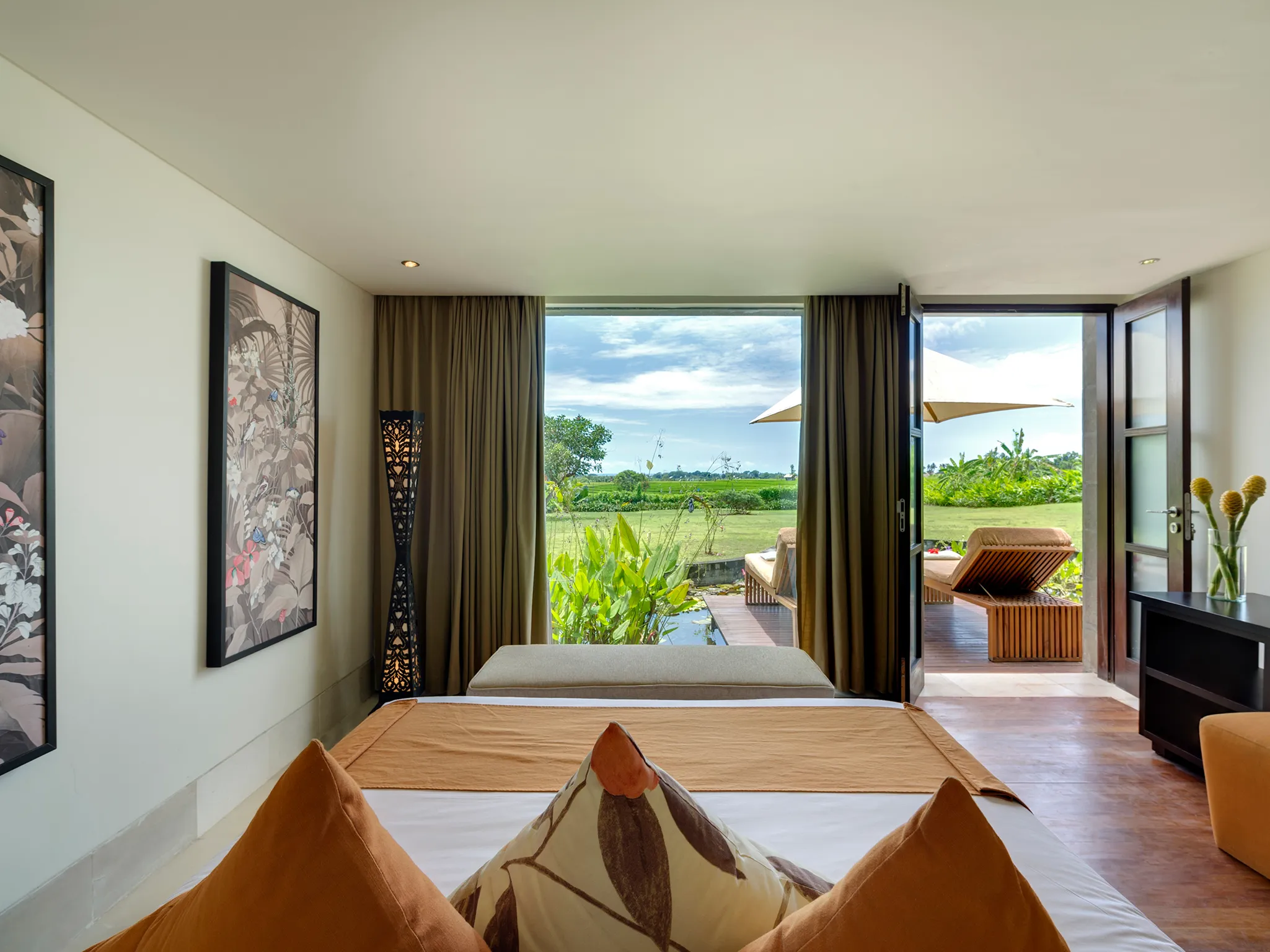 Villa Mandalay - Downstairs guest bedroom