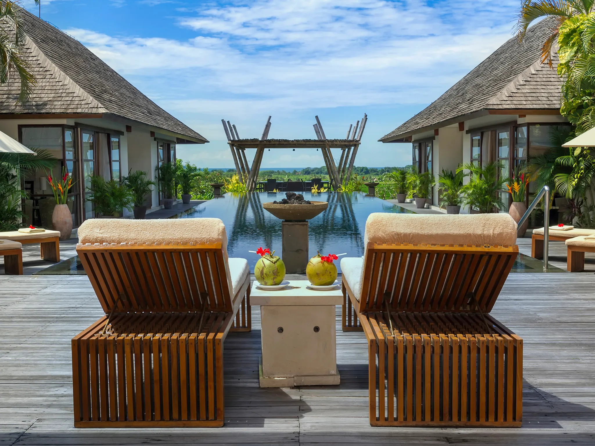 Villa Mandalay - Refreshing coconut with a view