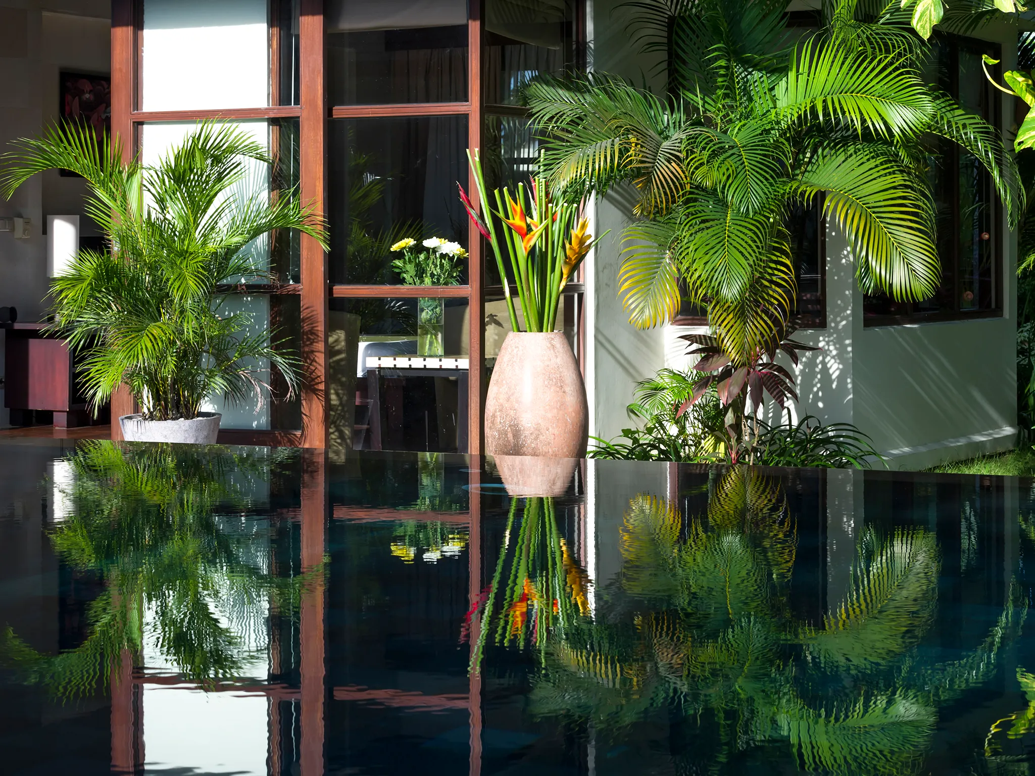 Villa Mandalay - Pool and garden reflections