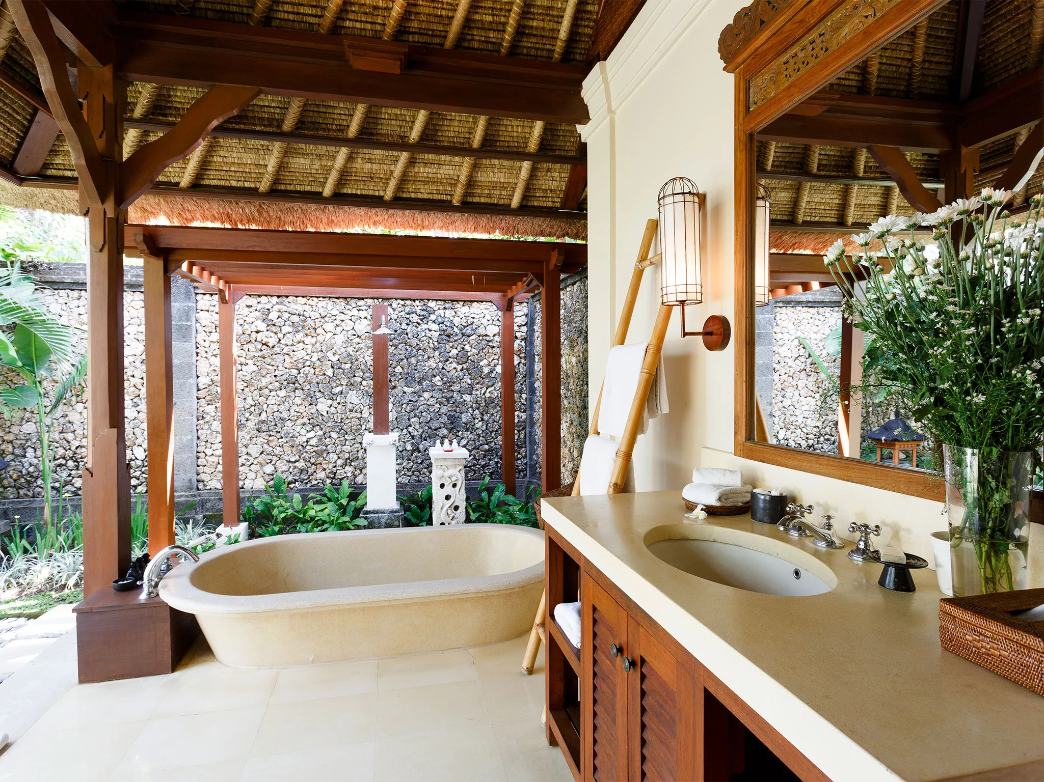 Villa Maridadi - Master Suite bathroom