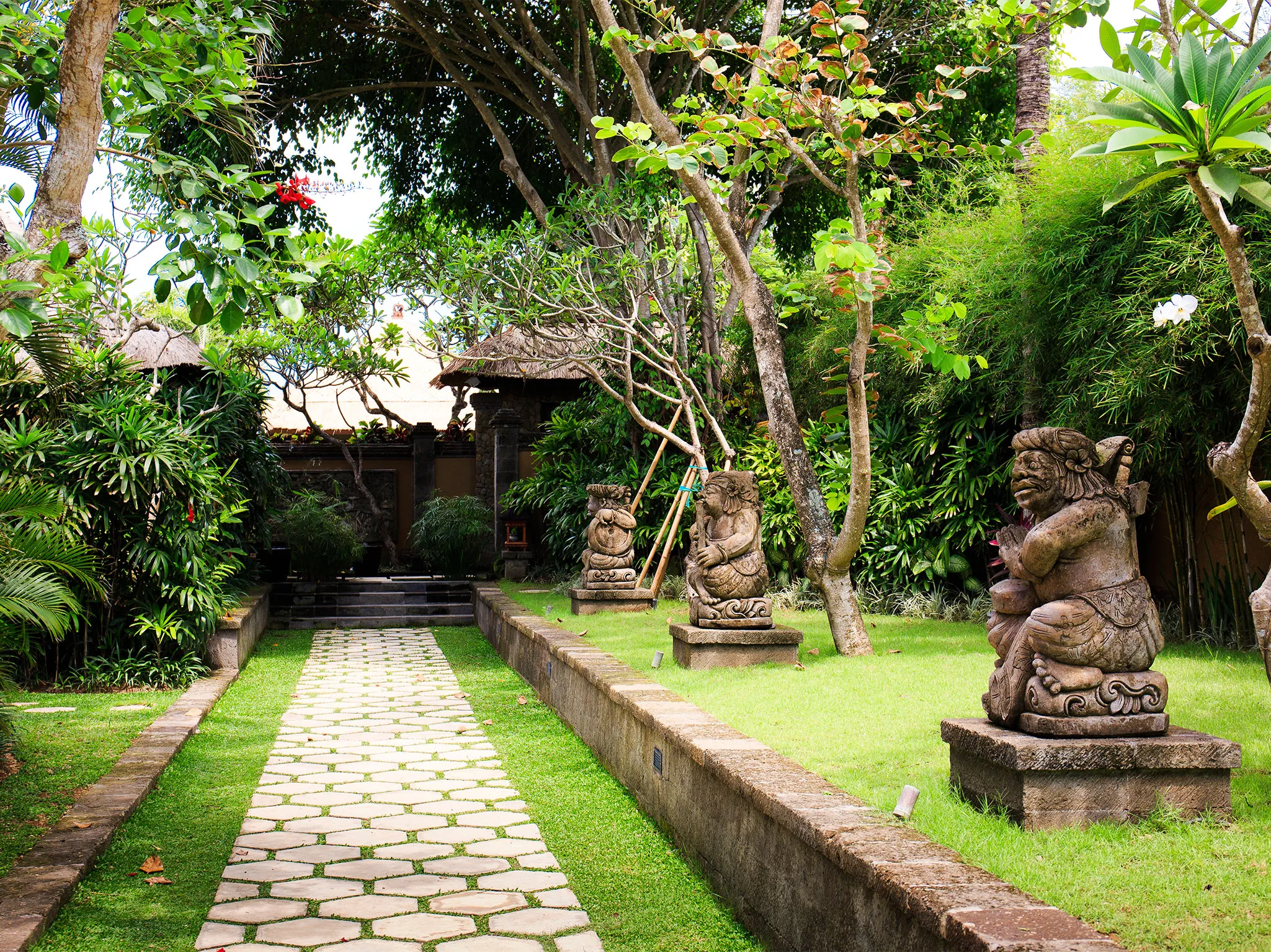 Villa Maridadi - Walkway through paradise