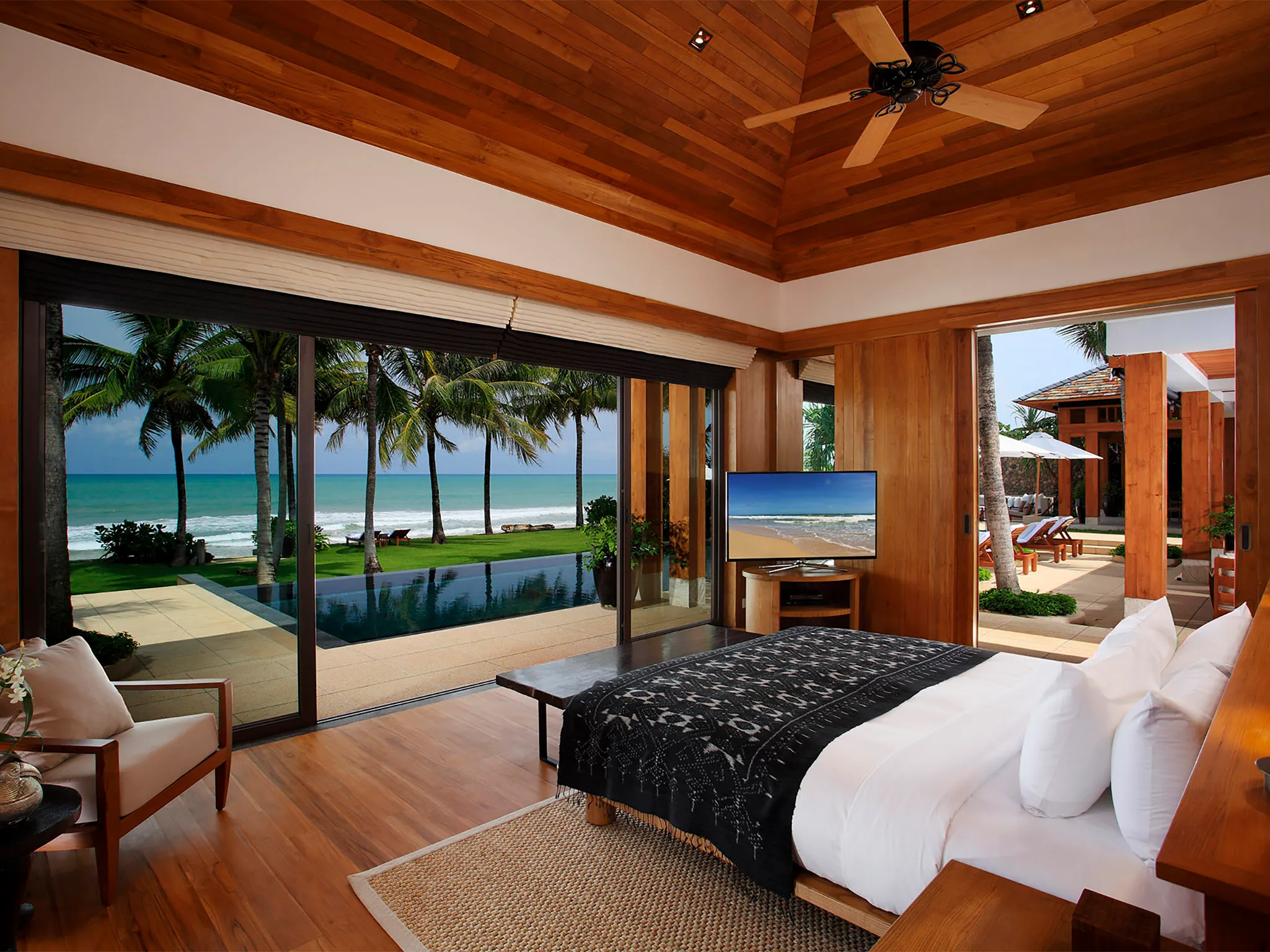 Villa Nandana - Master bedroom setting