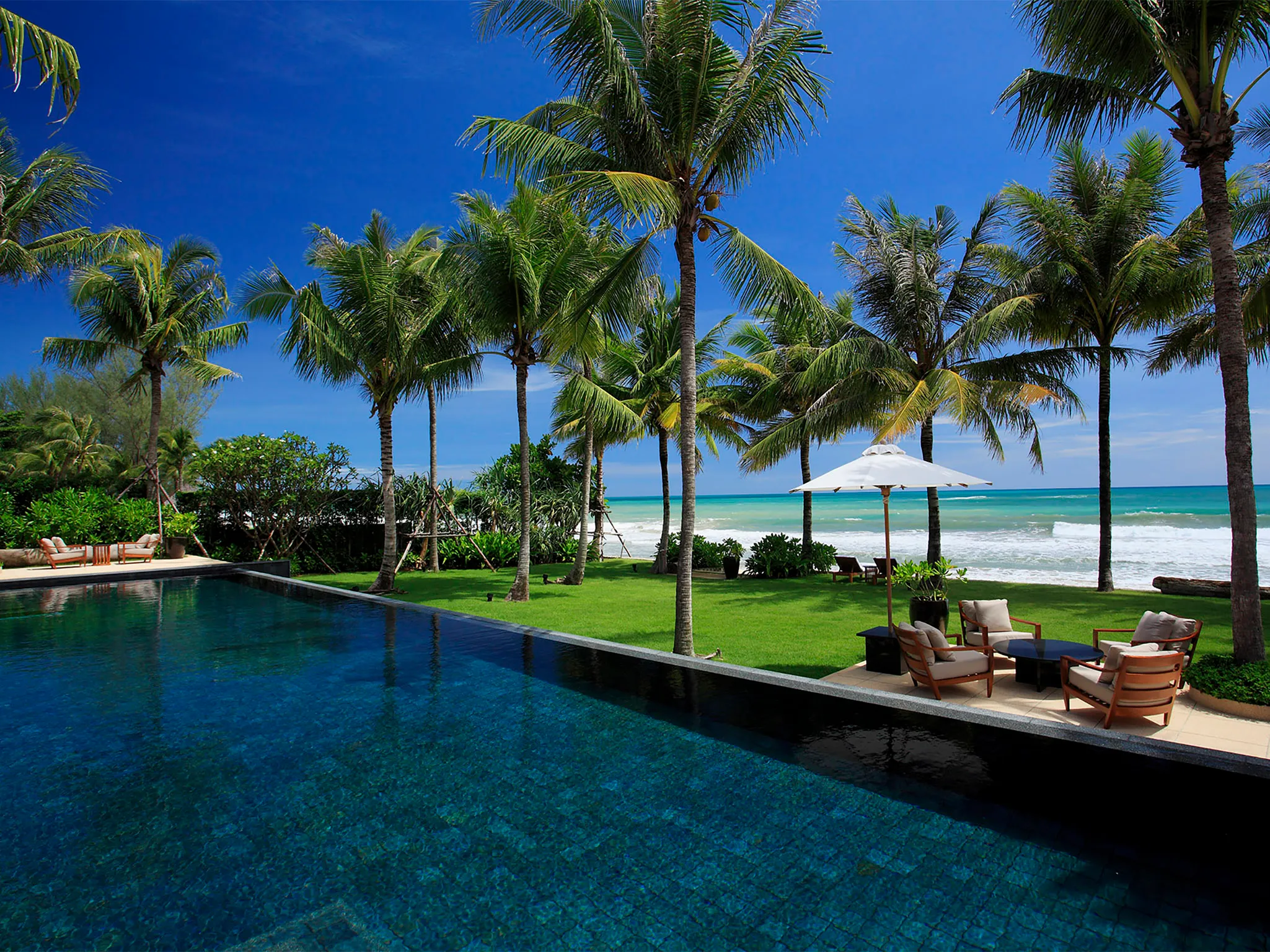 Villa Nandana - Beautiful scenery from the pool