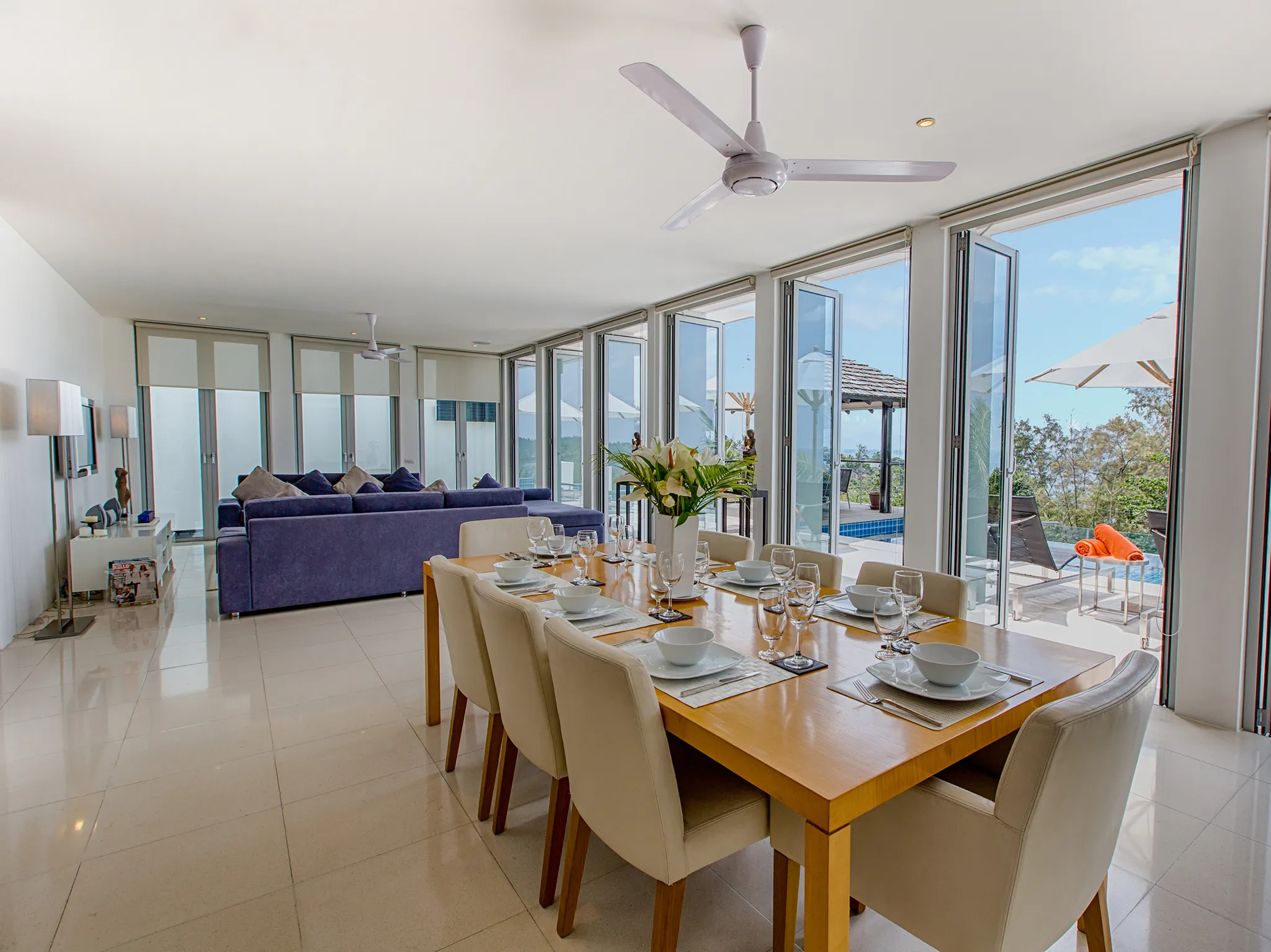 Villa Napalai Surin - Living and dining area