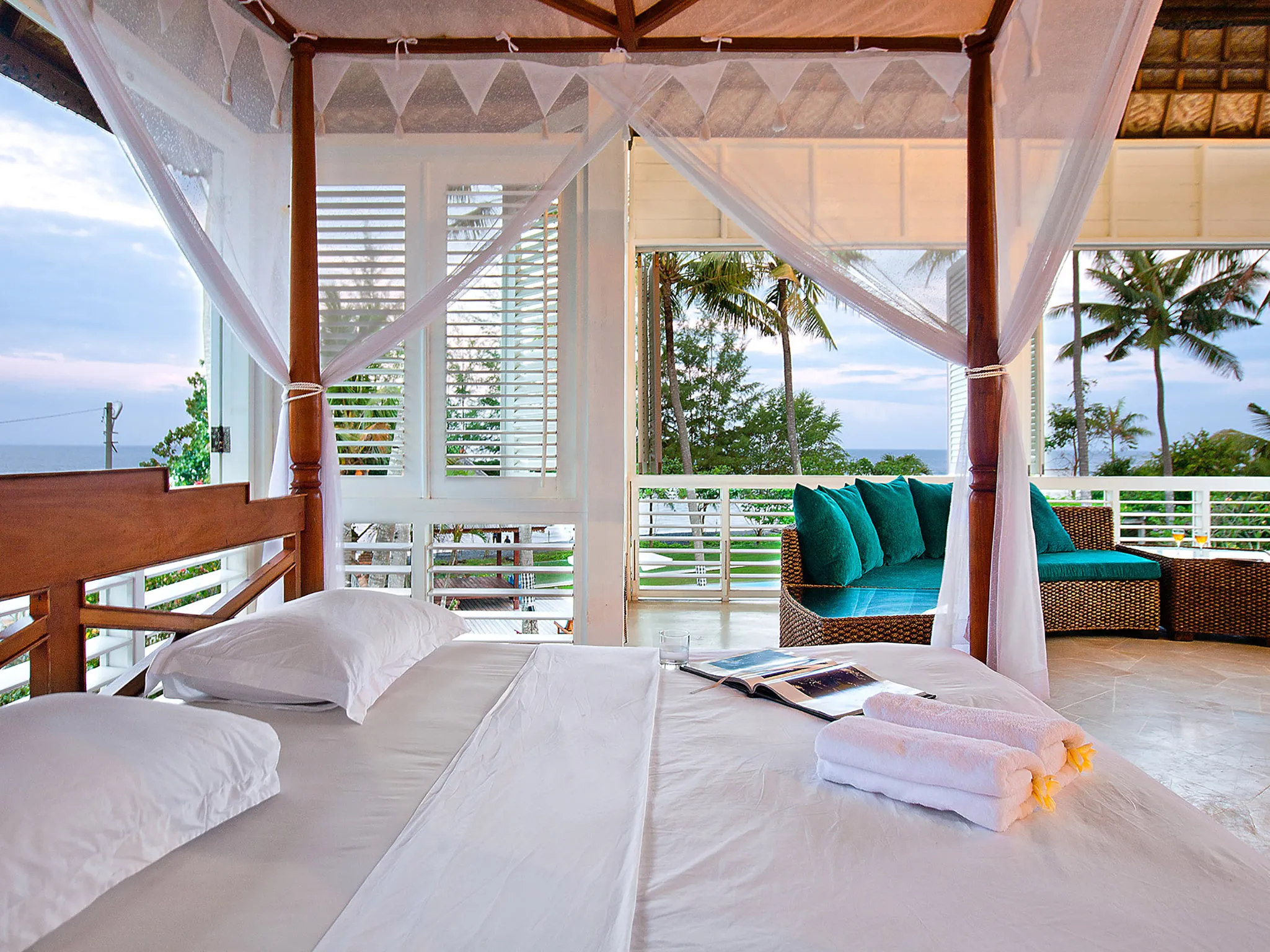 Puri Nirwana - Semi open air upstairs bedroom