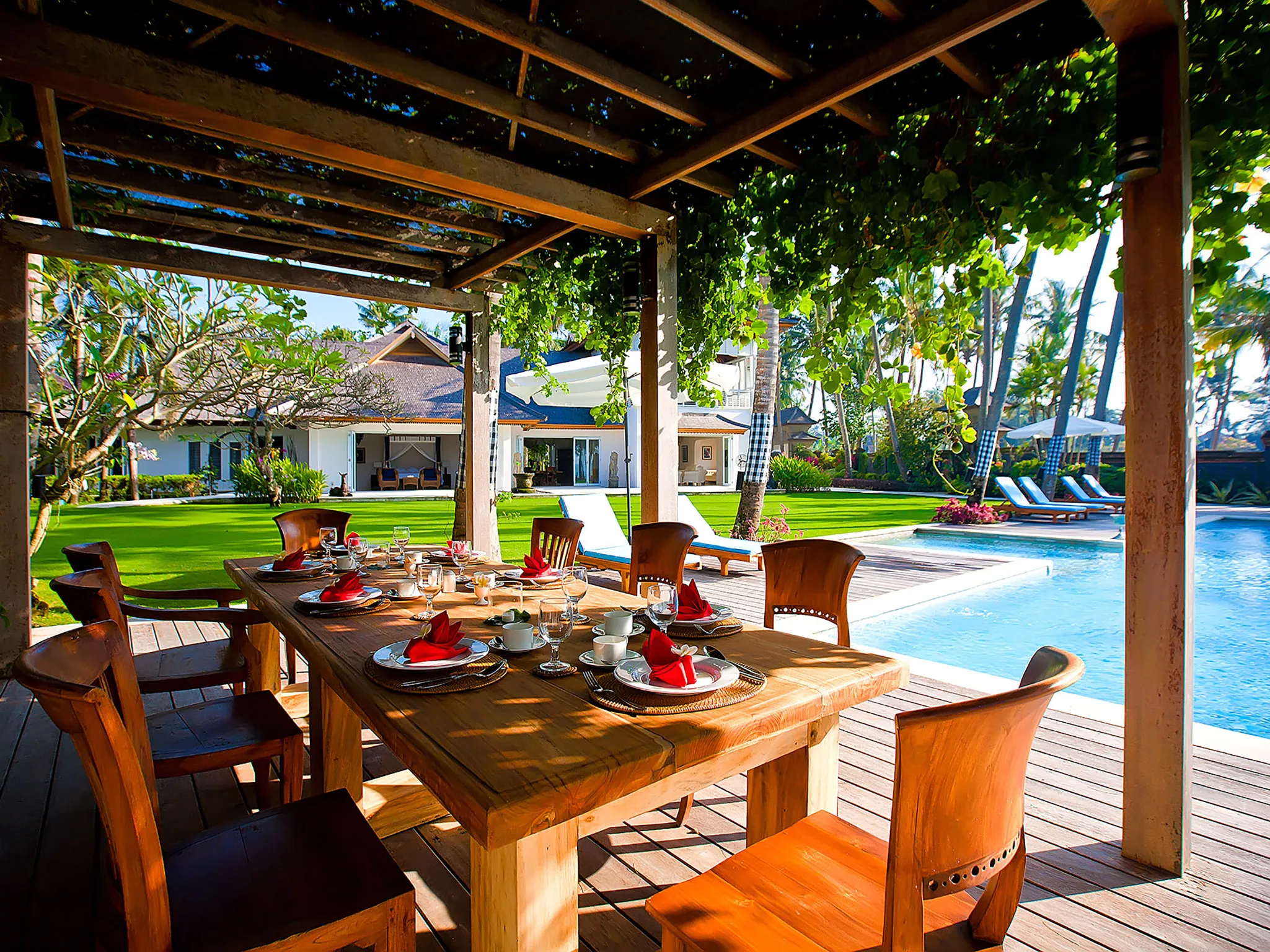 Puri Nirwana - Outdoor dining area
