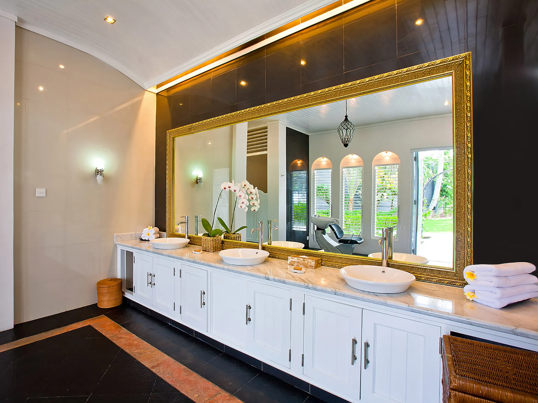 Puri Nirwana - Double sink bathroom