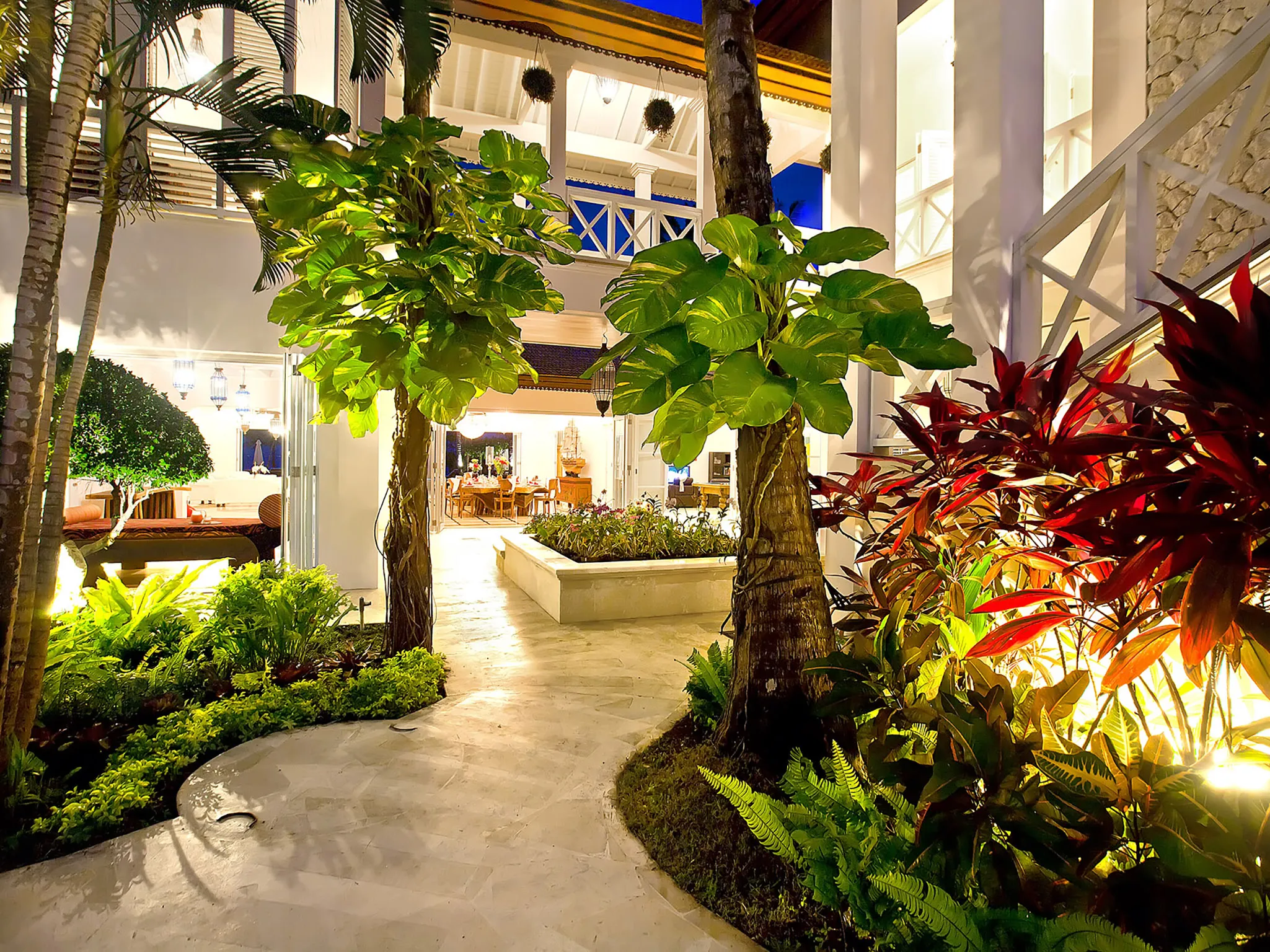 Puri Nirwana - Garden light feature