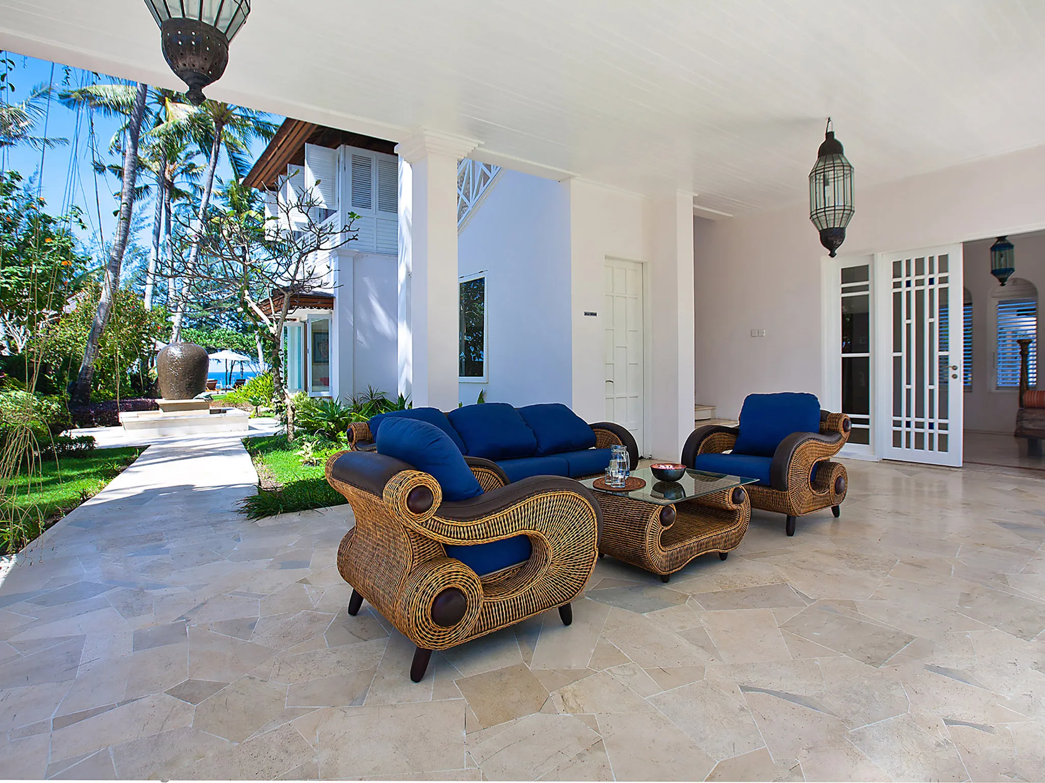 Puri Nirwana - Open air lobby