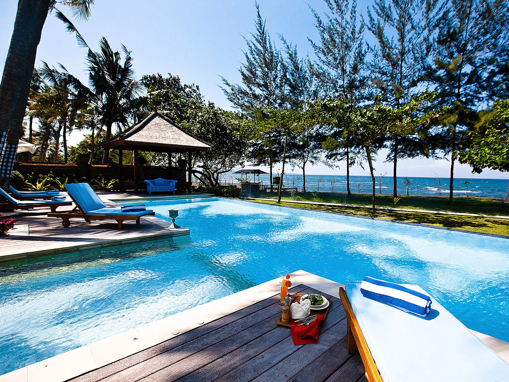 Puri Nirwana - Pool and the view