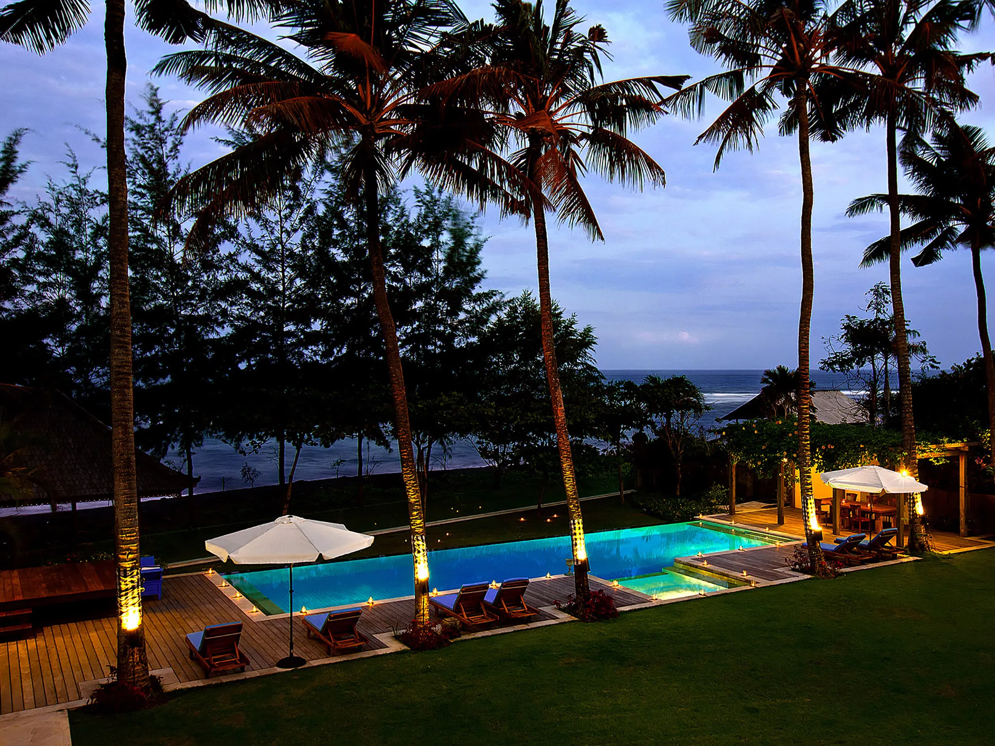 Puri Nirwana - Pool at dusk