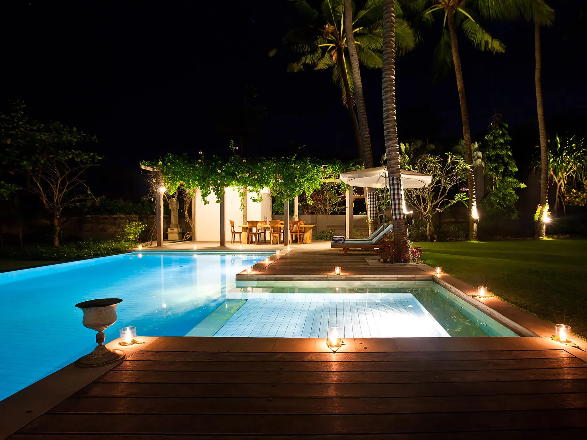 Puri Nirwana - Pool at night