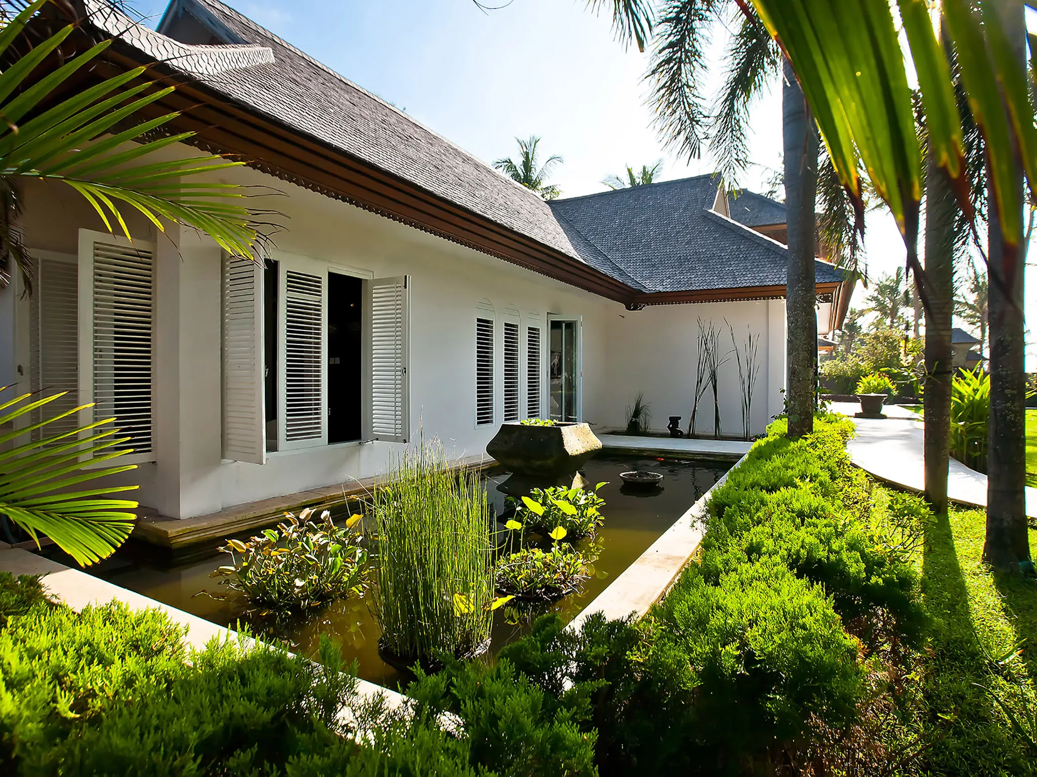 Puri Nirwana - Villa pond