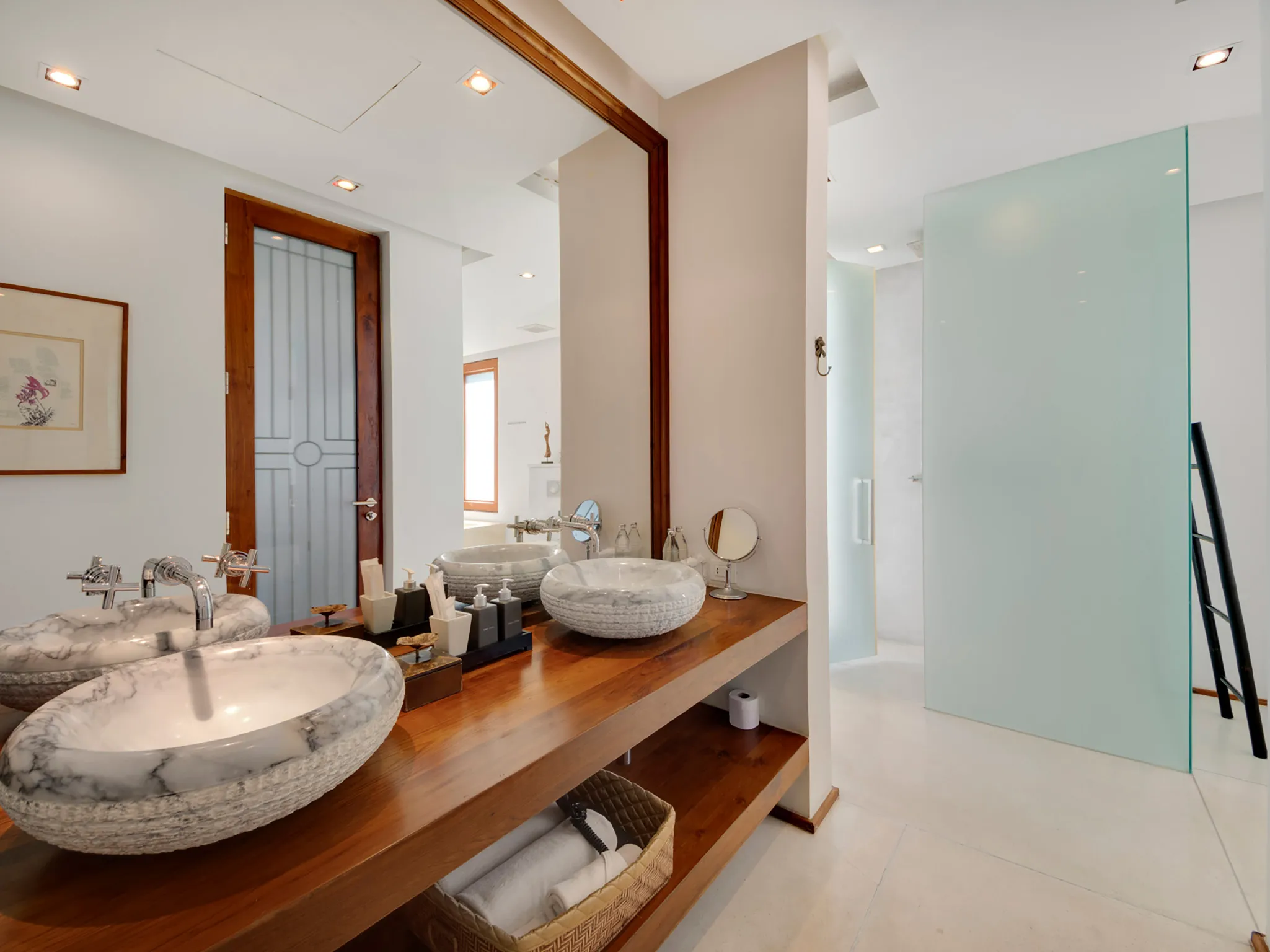 Villa Riva - Ensuite bath and couple sink