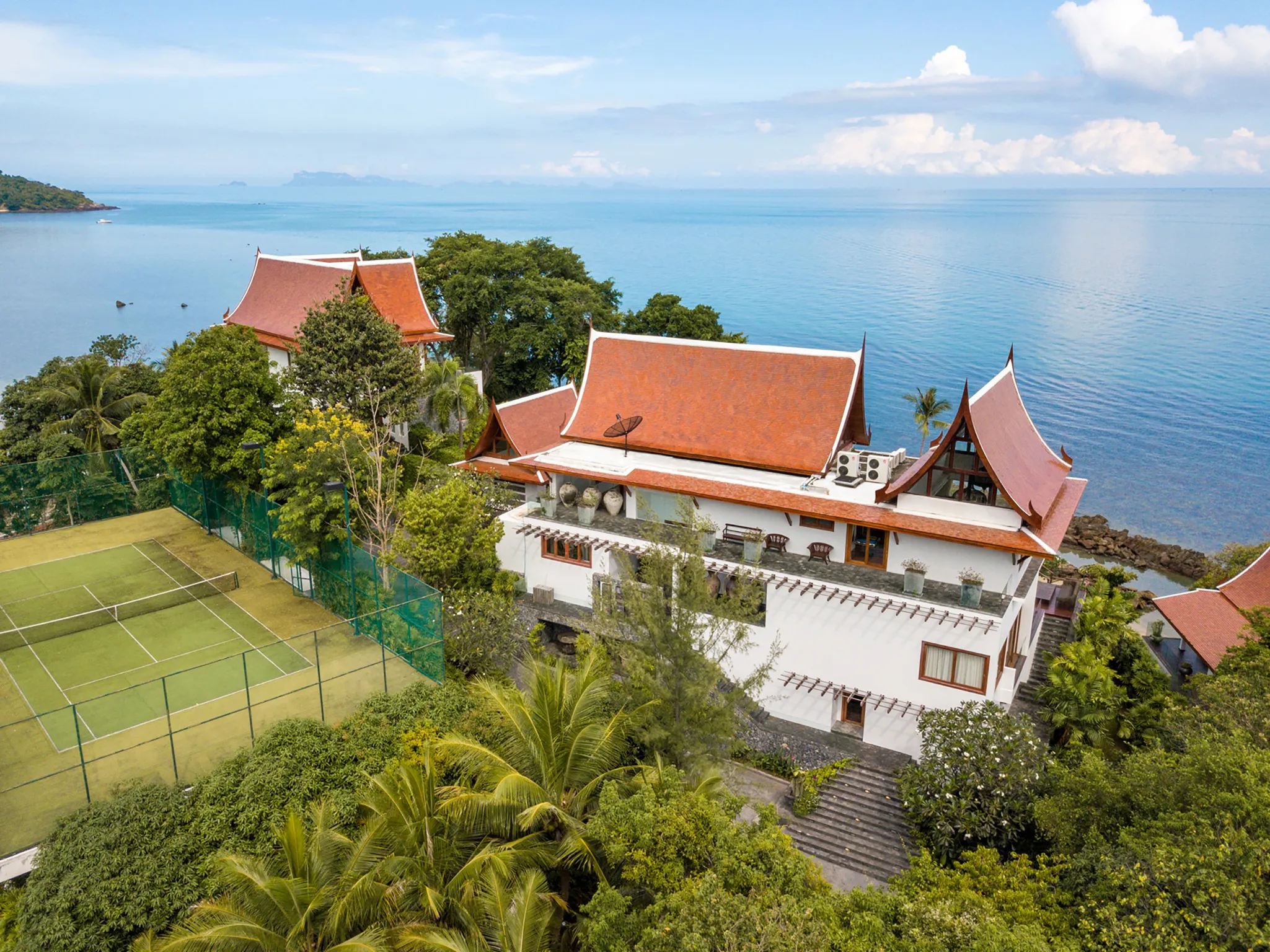 Villa Riva - Tennis court and villa