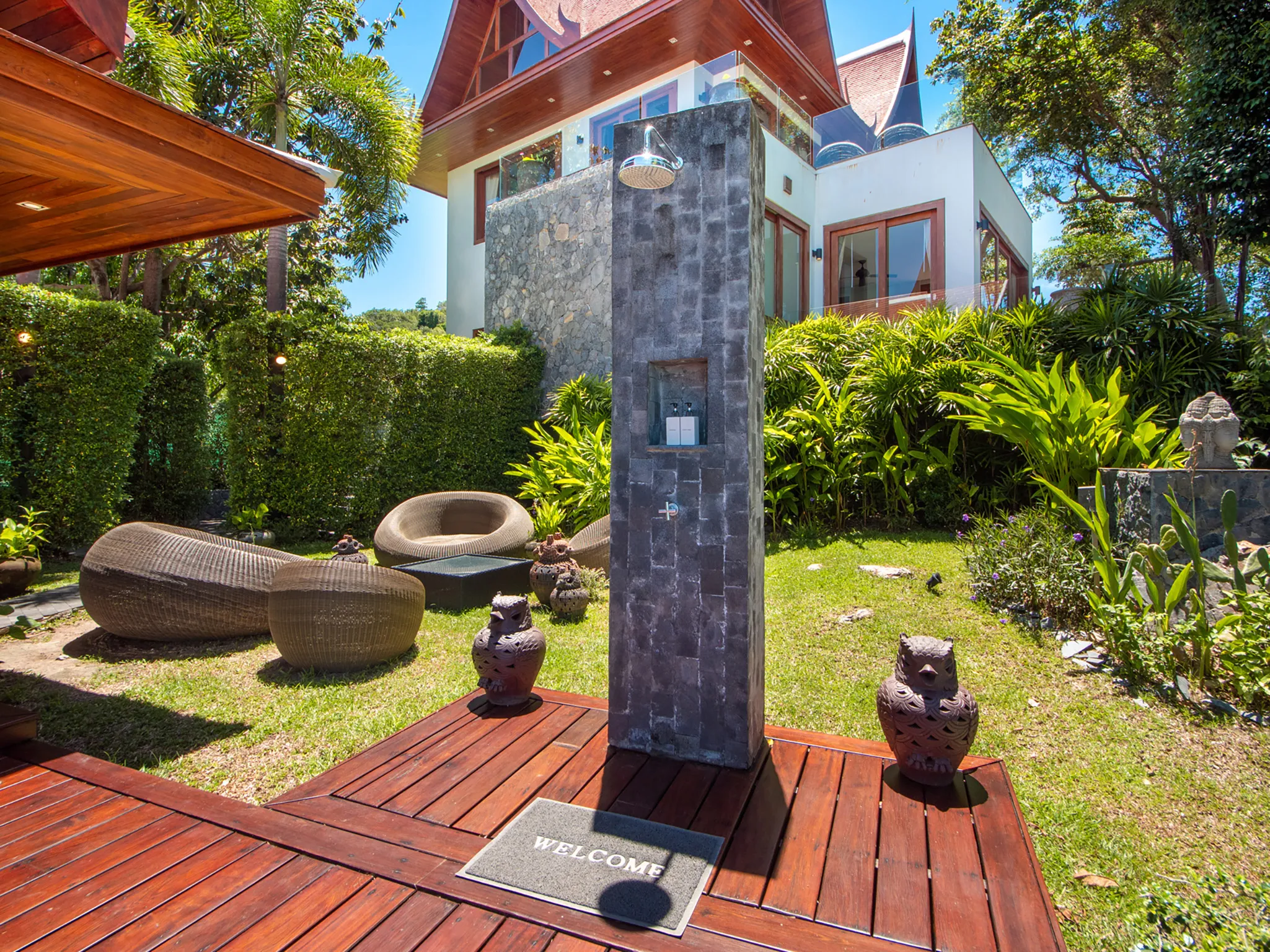 Villa Riva - Outdoor shower by the pool