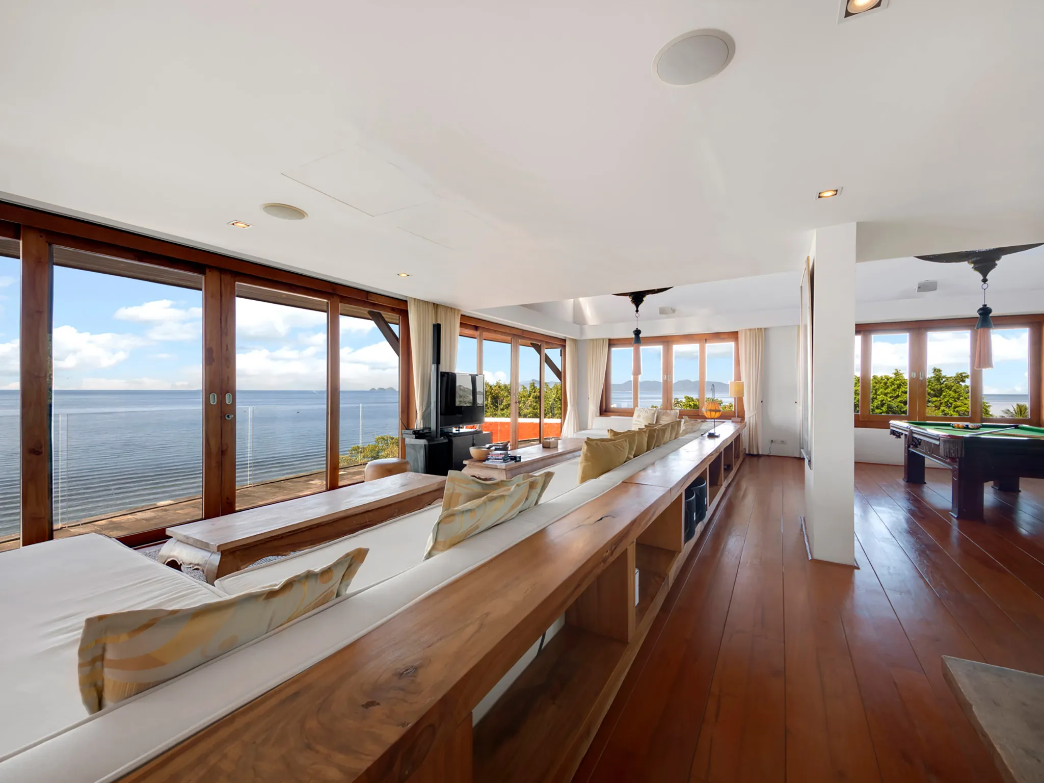 Villa Riva - Enormous lounge