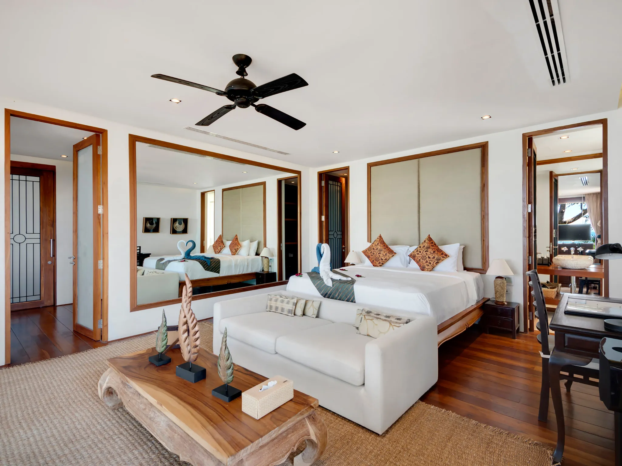 Villa Riva - Well-appointed guest bedroom