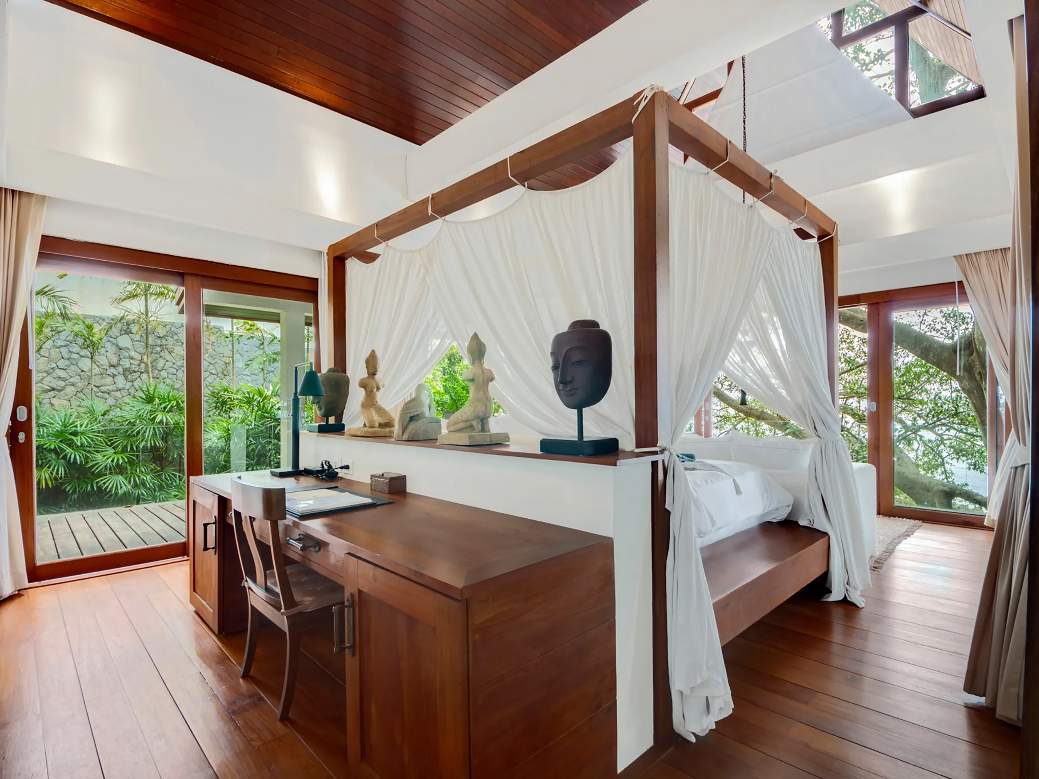 Villa Riva - Guest bedroom with seaview and private balcony