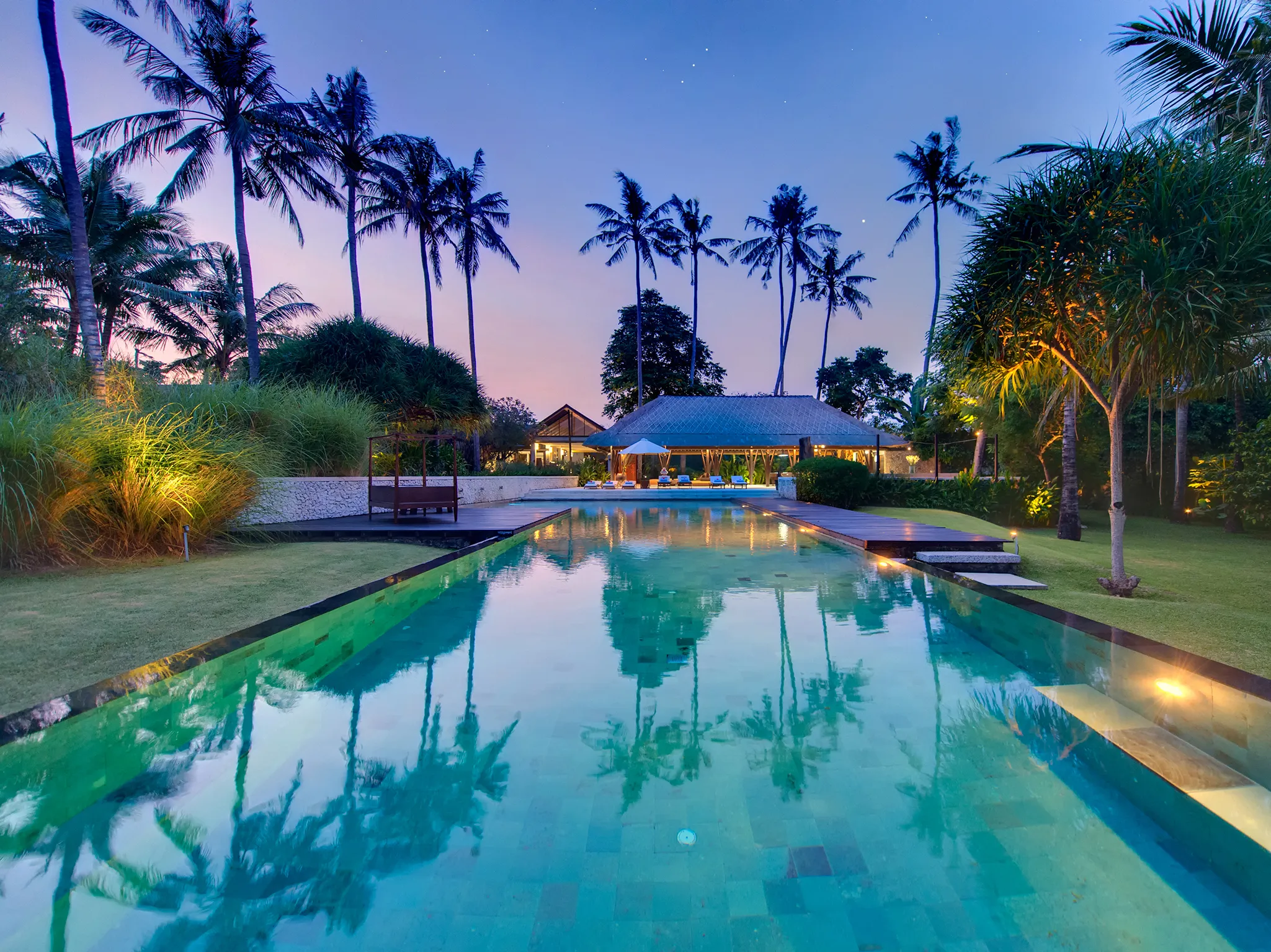 Villa Samadhana - Pool at dusk